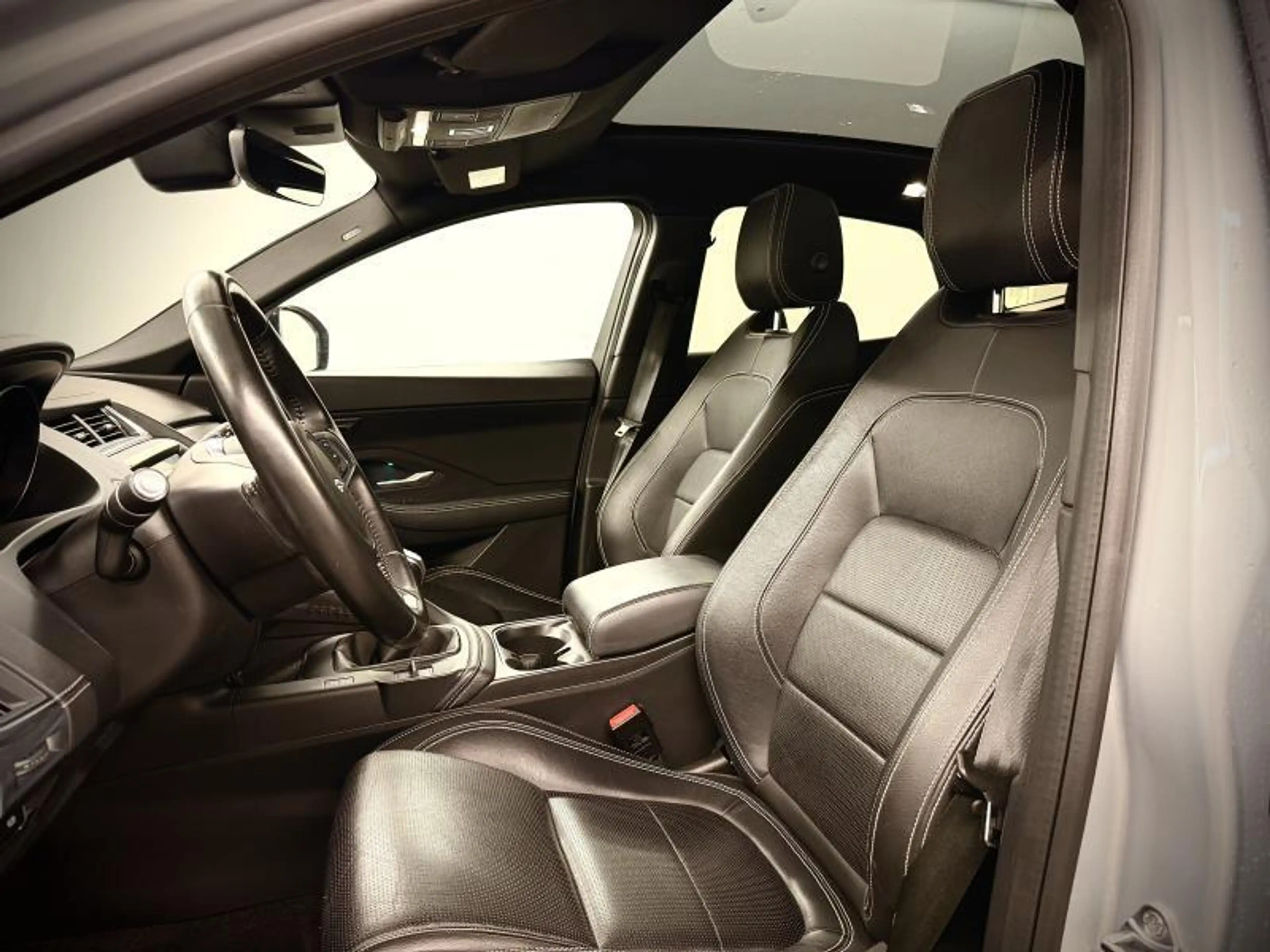 Jaguar E-Pace R-Dynamic SE D150 — photo 11