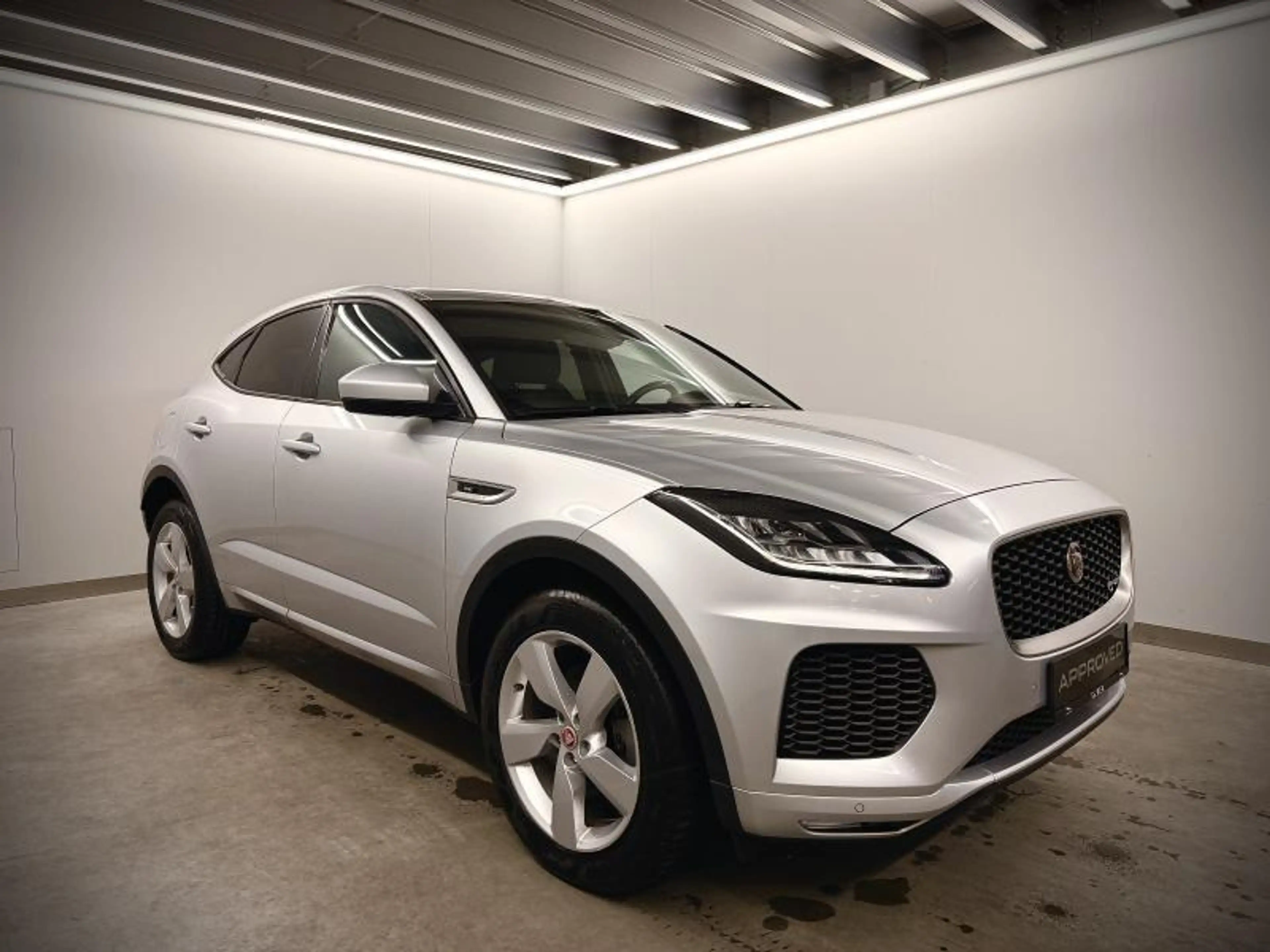 Jaguar E-Pace R-Dynamic SE D150 — photo 3