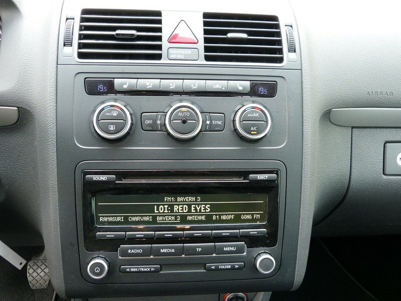 Volkswagen Touran Trendline 1.6 TDI [SHZ/PDC/ALU] — photo 11
