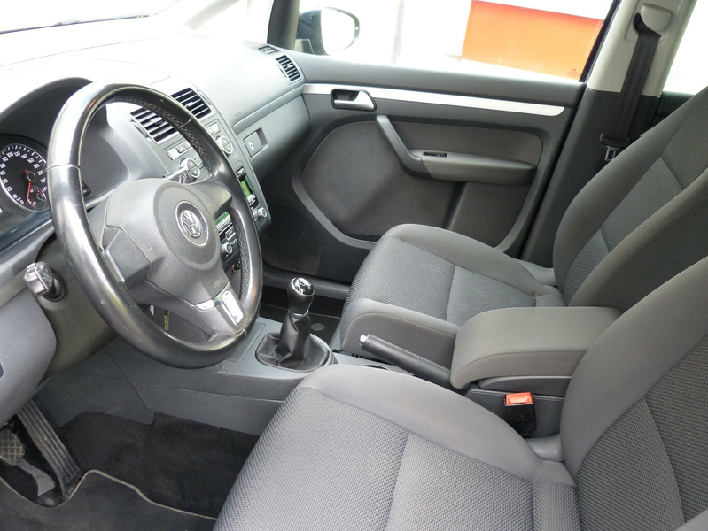 Volkswagen Touran Trendline 1.6 TDI [SHZ/PDC/ALU] — photo 9