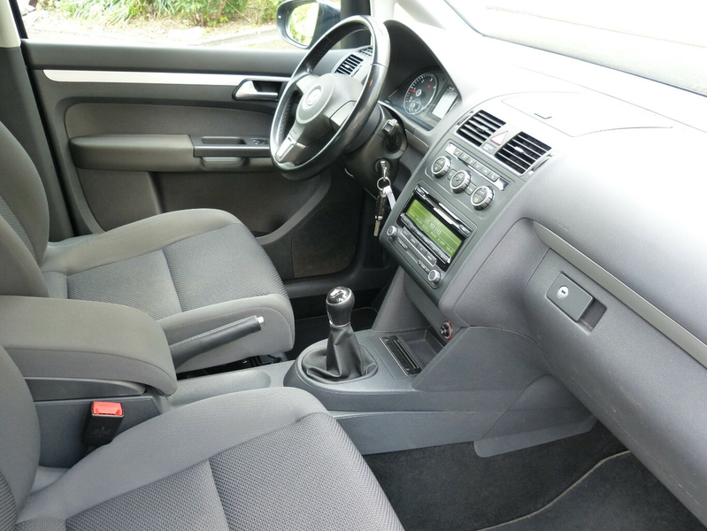 Volkswagen Touran Trendline 1.6 TDI [SHZ/PDC/ALU] — photo 10