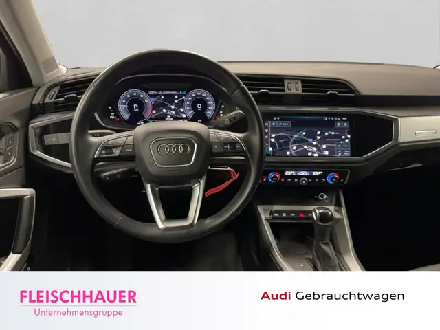 Audi Q3 view 15