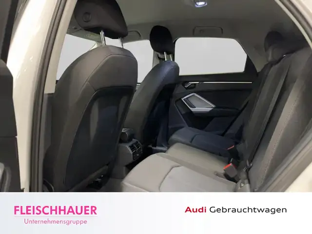 Audi Q3 view 14