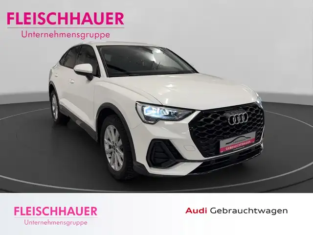 Audi Q3 view 9