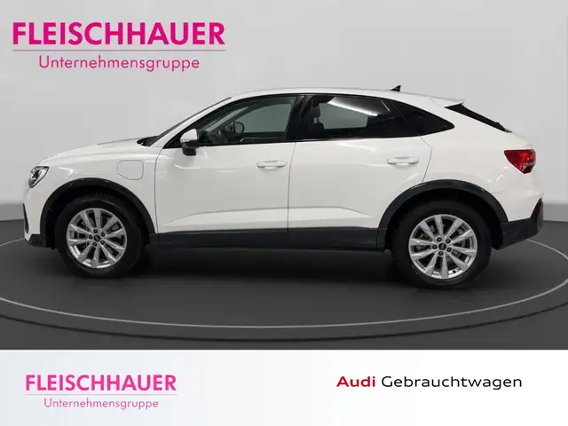 Audi Q3 view 3