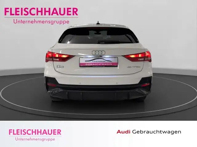 Audi Q3 view 6