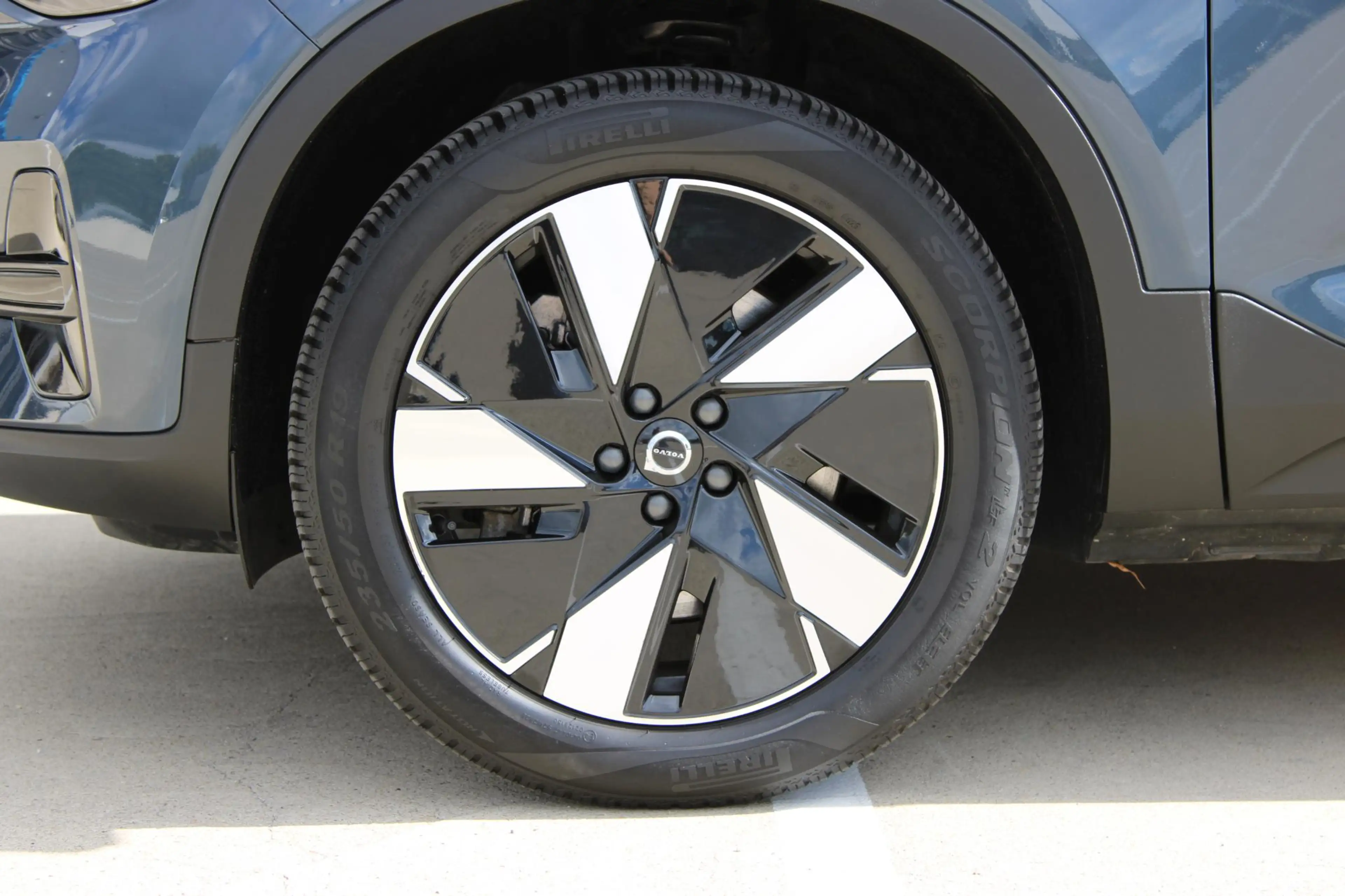 Volvo EX40 Single Motor Extended Range Plus 82 kWh | Trekhaak — photo 4