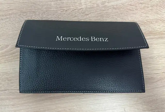 Mercedes-Benz E view 12