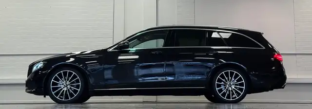 Mercedes-Benz E view 3
