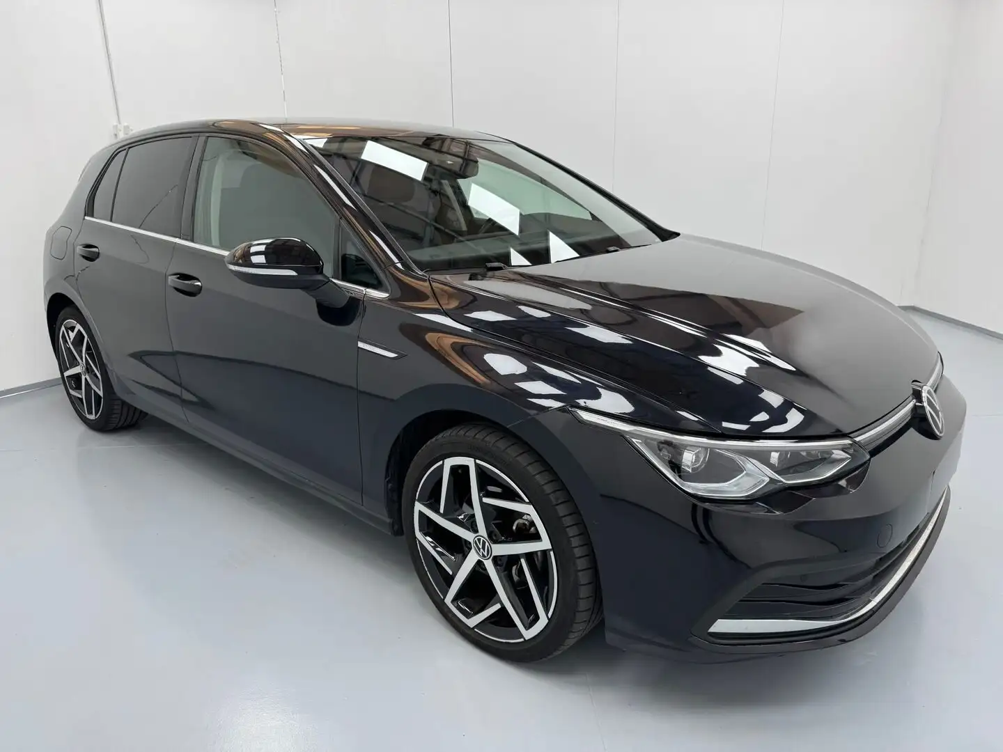 Volkswagen Golf 8 1.5 eTSI DSG STYLE *MATRIX+RETROCAMERA* PROMO Zwart - 1