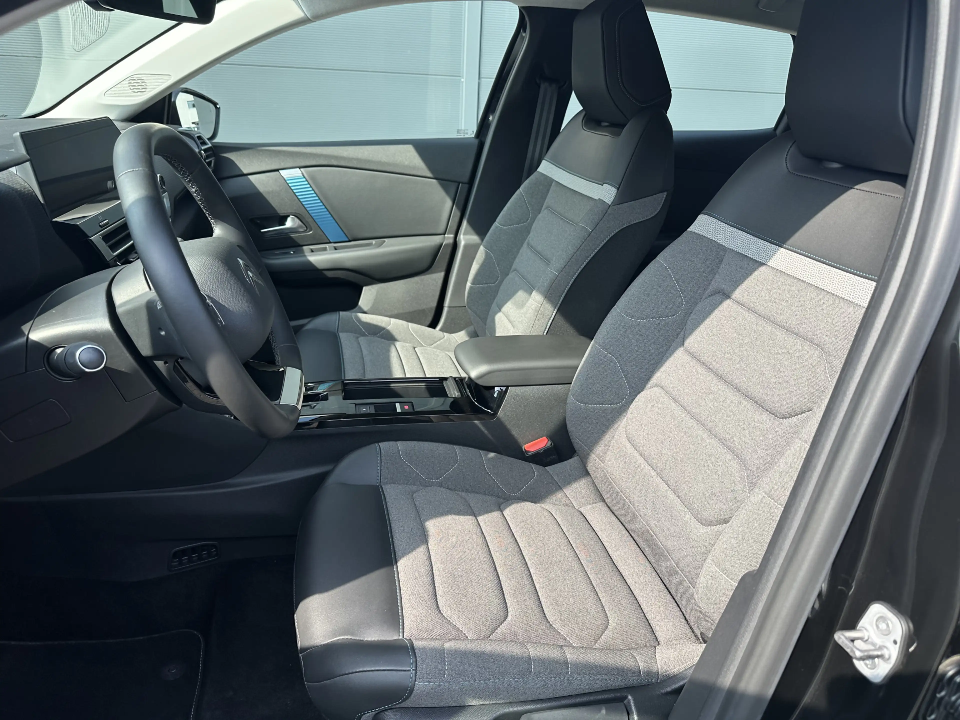Citroen E-C4 Electric SHINE 136PK 50 kWh (Stuurverwarming - Head-up disp — photo 11