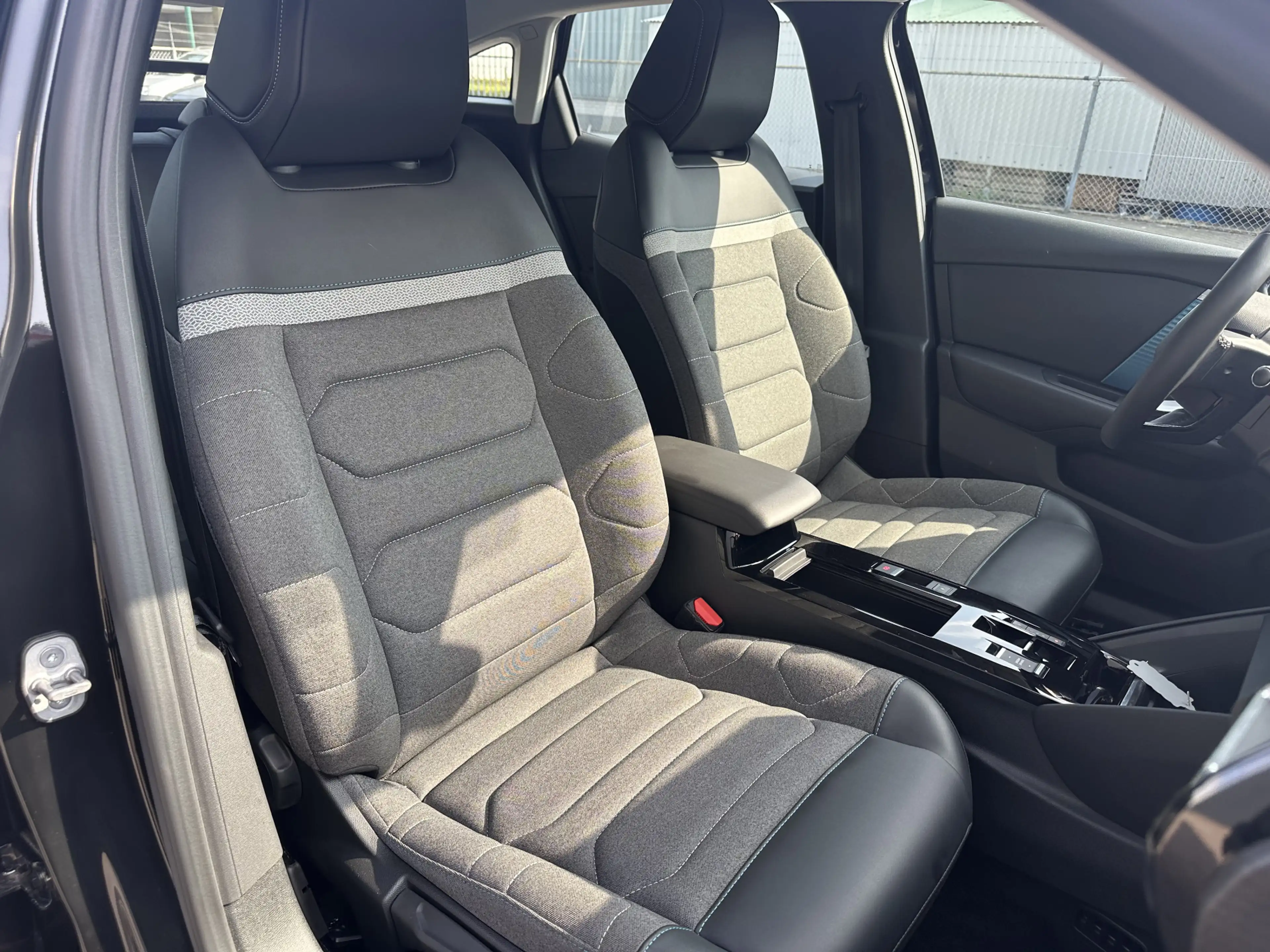 Citroen E-C4 Electric SHINE 136PK 50 kWh (Stuurverwarming - Head-up disp — photo 9