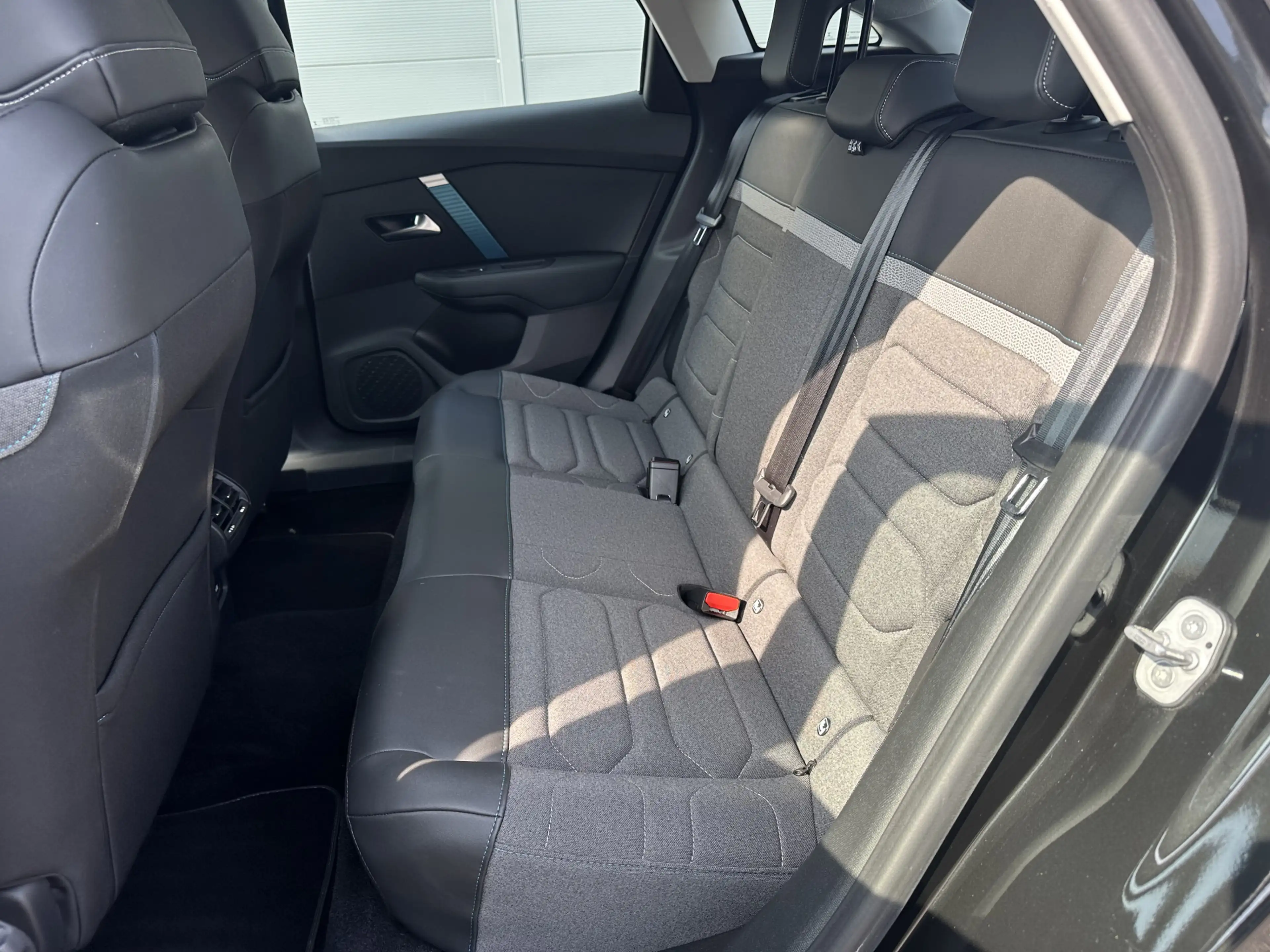 Citroen E-C4 Electric SHINE 136PK 50 kWh (Stuurverwarming - Head-up disp — photo 10