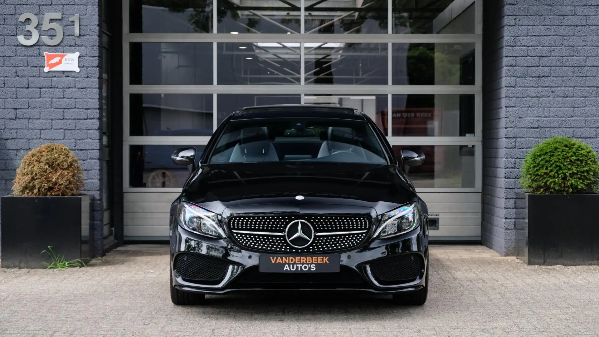 Mercedes-Benz C 200 Coupé Prestige AMG Pano Camera Zwart - 2