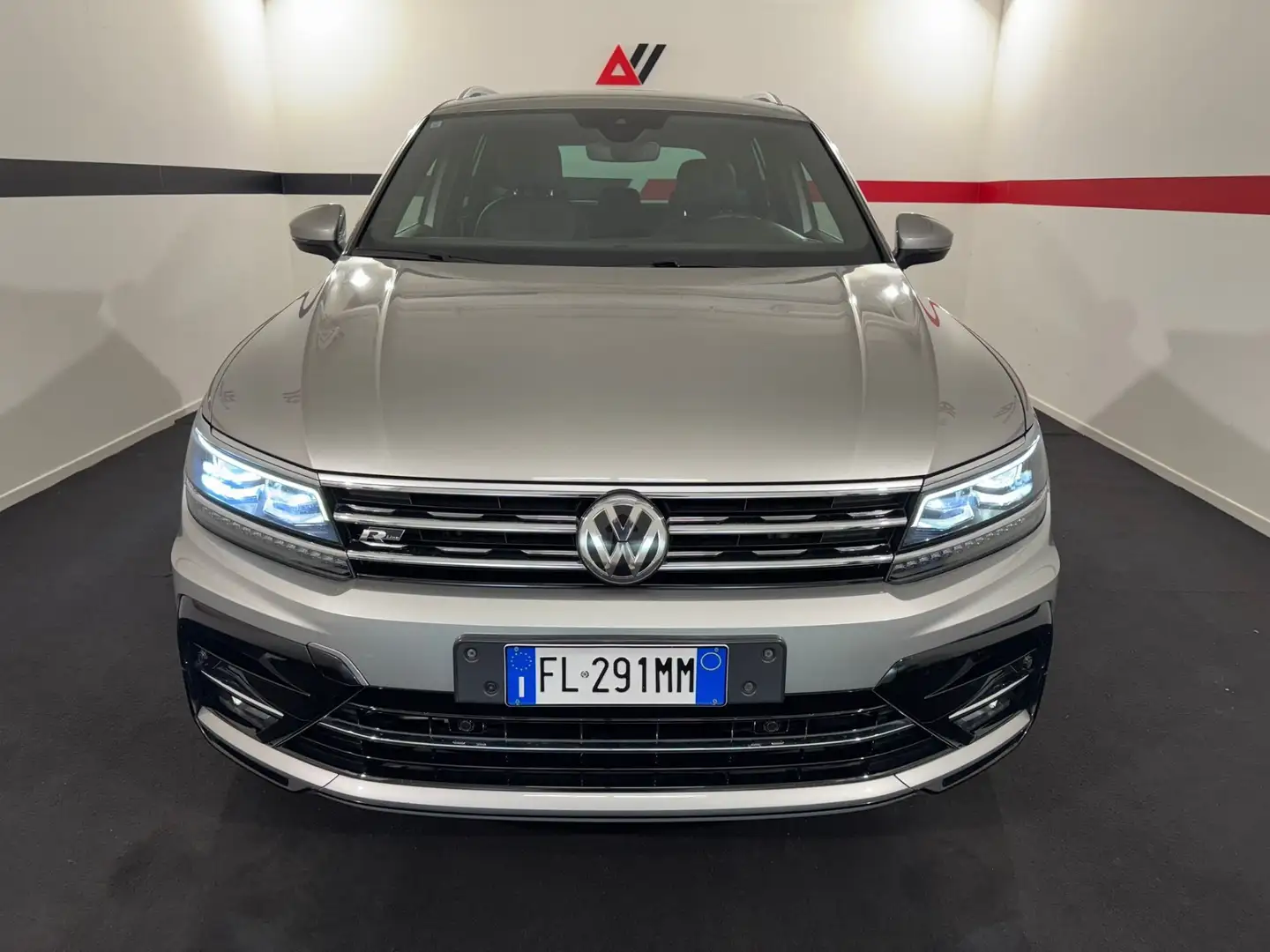Volkswagen Tiguan Tiguan 2.0 TDI SCR DSG Advanced R-Line BMT Argento - 2