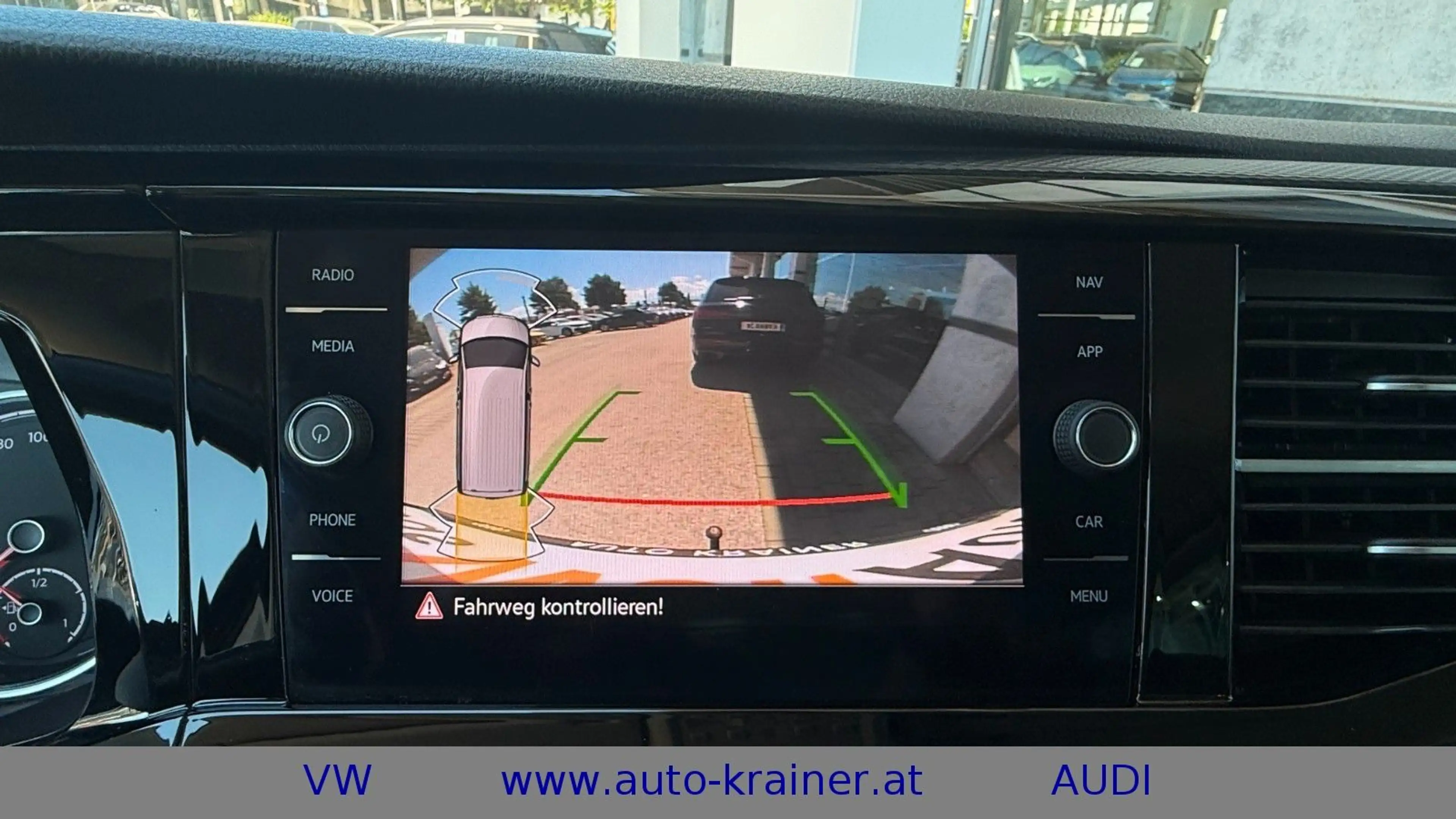 Volkswagen T6.1 Multivan Trendline TDI DSG 4MOTION — photo 14