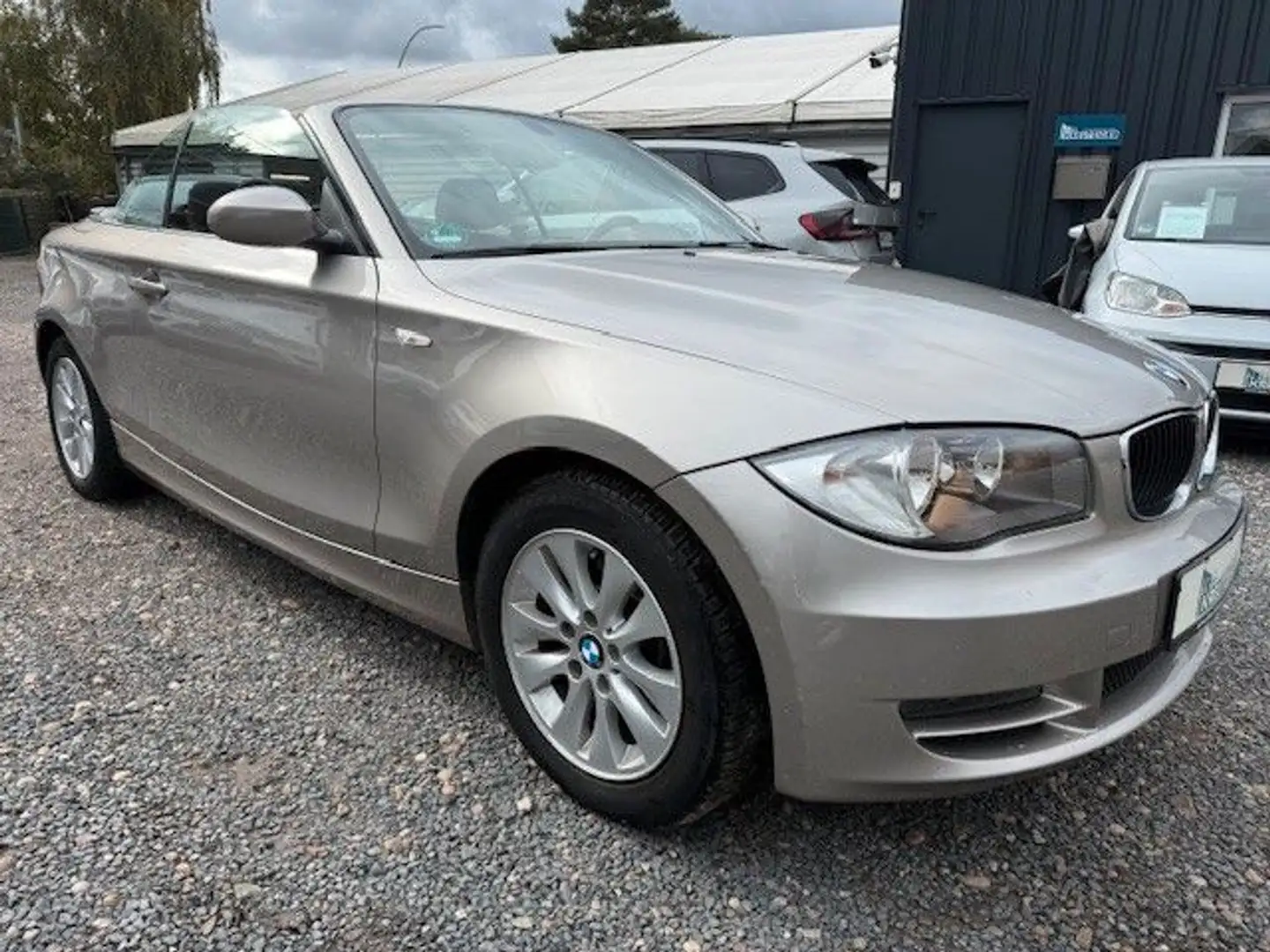 BMW 118 i Cabrio --I.-Hand-- Silber - 1