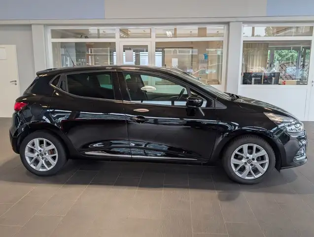 Renault Clio view 2