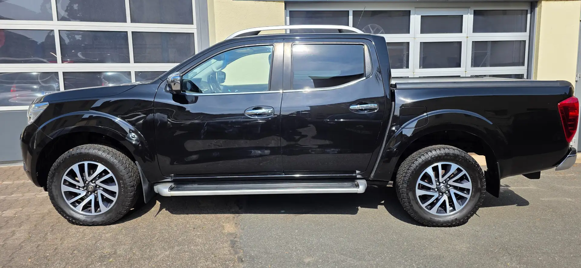 Nissan Navara NP300 Tekna Double Cab 4x4*Voll Ausstattung Noir - 2