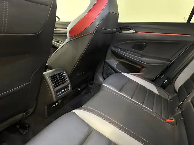 Volkswagen Golf view 9