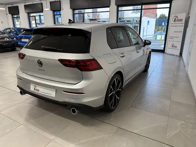 Volkswagen Golf view 4