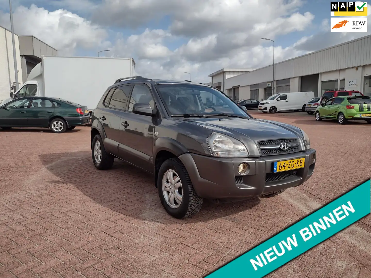 Hyundai TUCSON 2.0i Style MOOIE AUTO BEL 0619590613 APK 10-06-202 Gris - 1