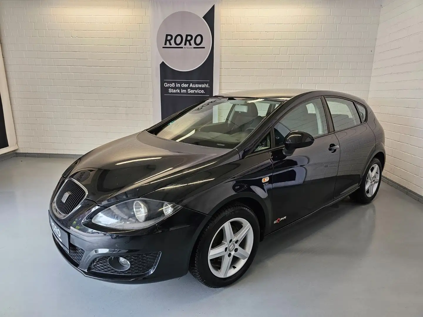 SEAT Leon Reference 1.2 TSI Copa Ecomotive + 4SEASON Schwarz - 2