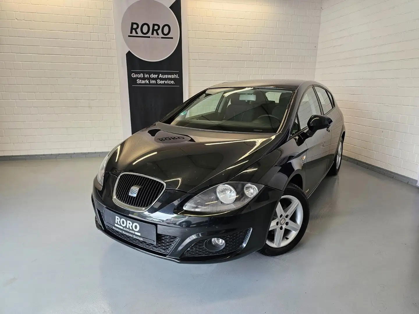 SEAT Leon Reference 1.2 TSI Copa Ecomotive + 4SEASON Schwarz - 1
