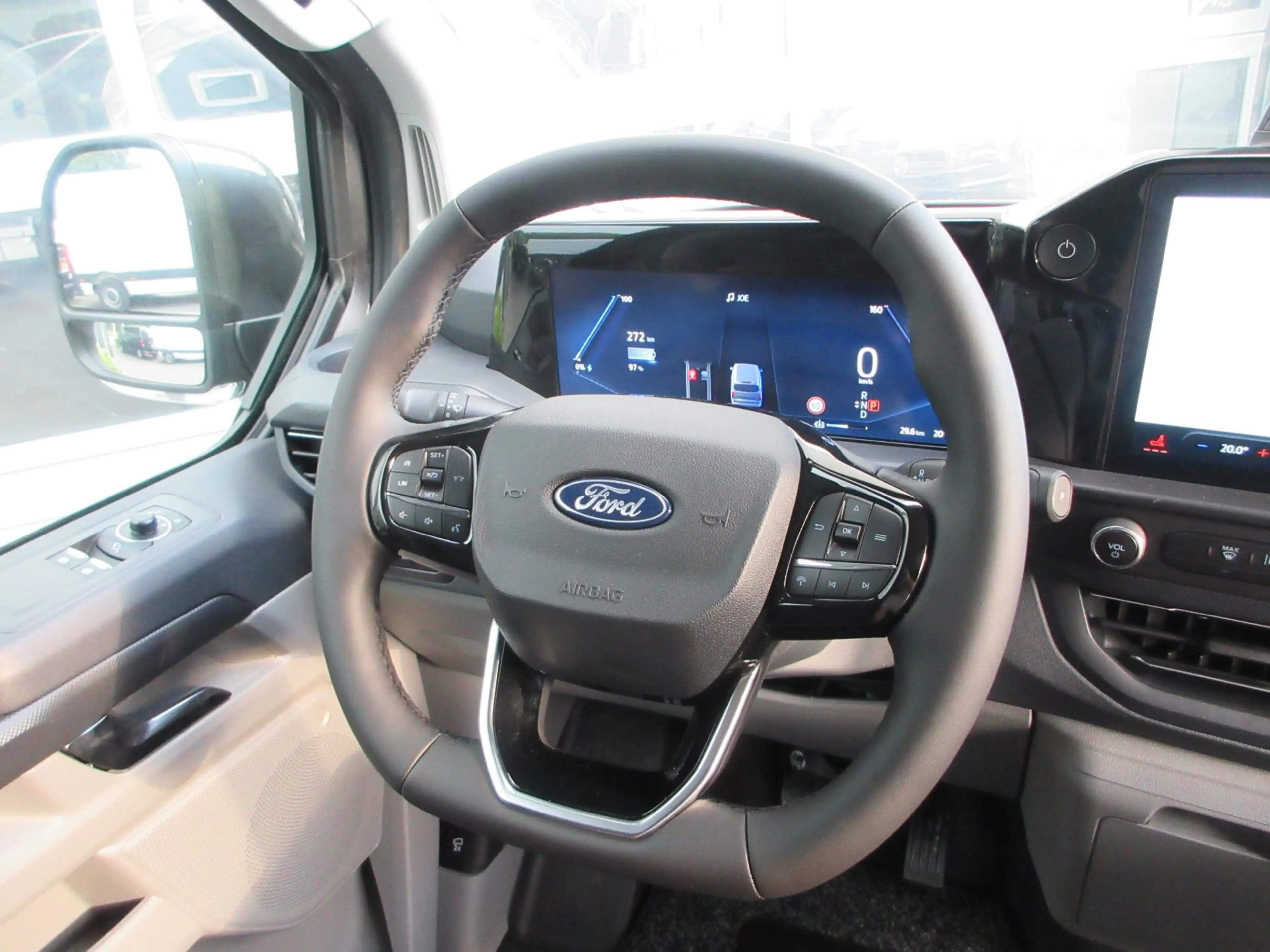 Ford E-Transit Cust. 340 L2H1 Limited 71 kWh 218 pk carplay camer — photo 15