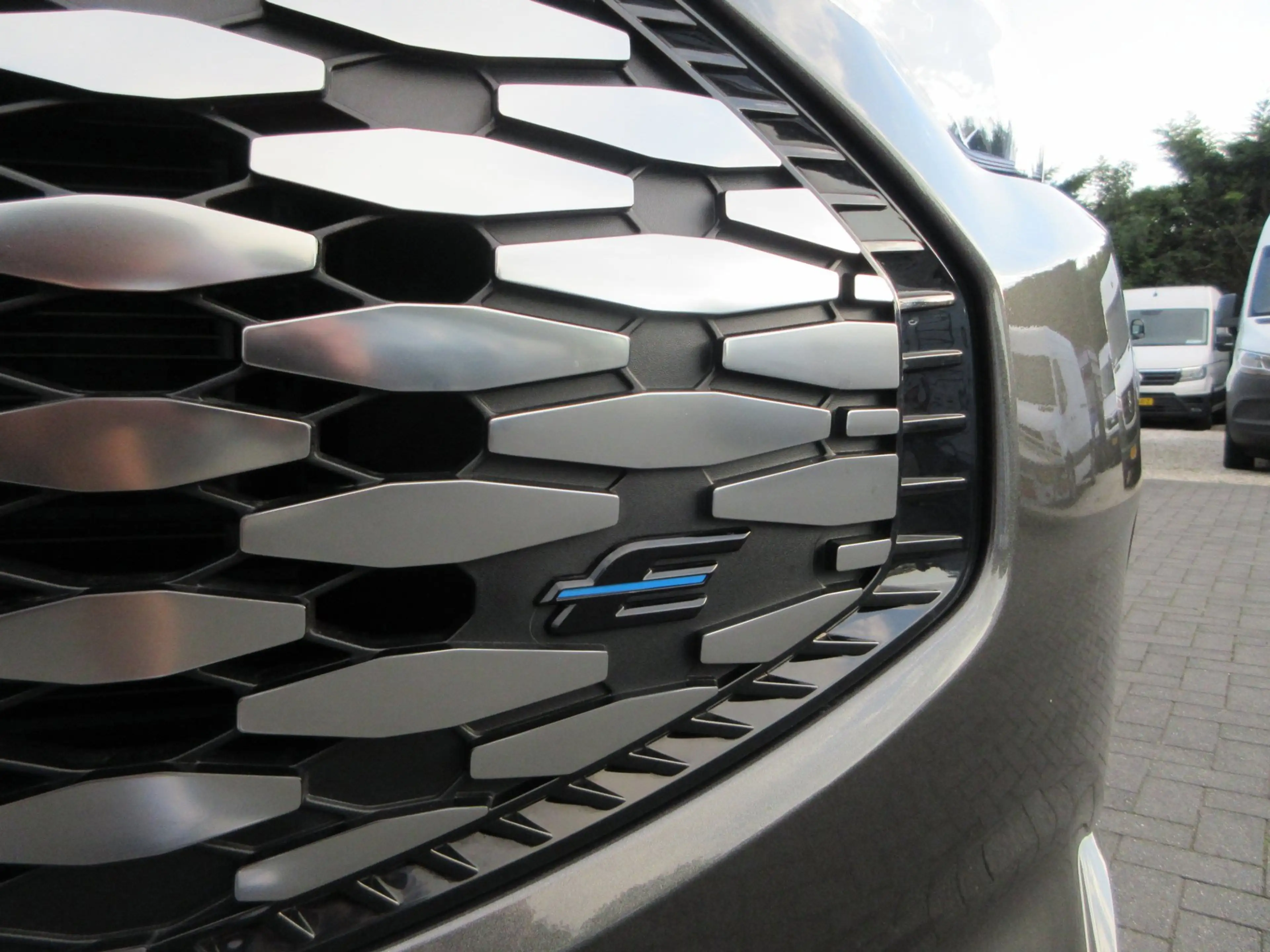 Ford E-Transit Cust. 340 L2H1 Limited 71 kWh 218 pk carplay camer — photo 4
