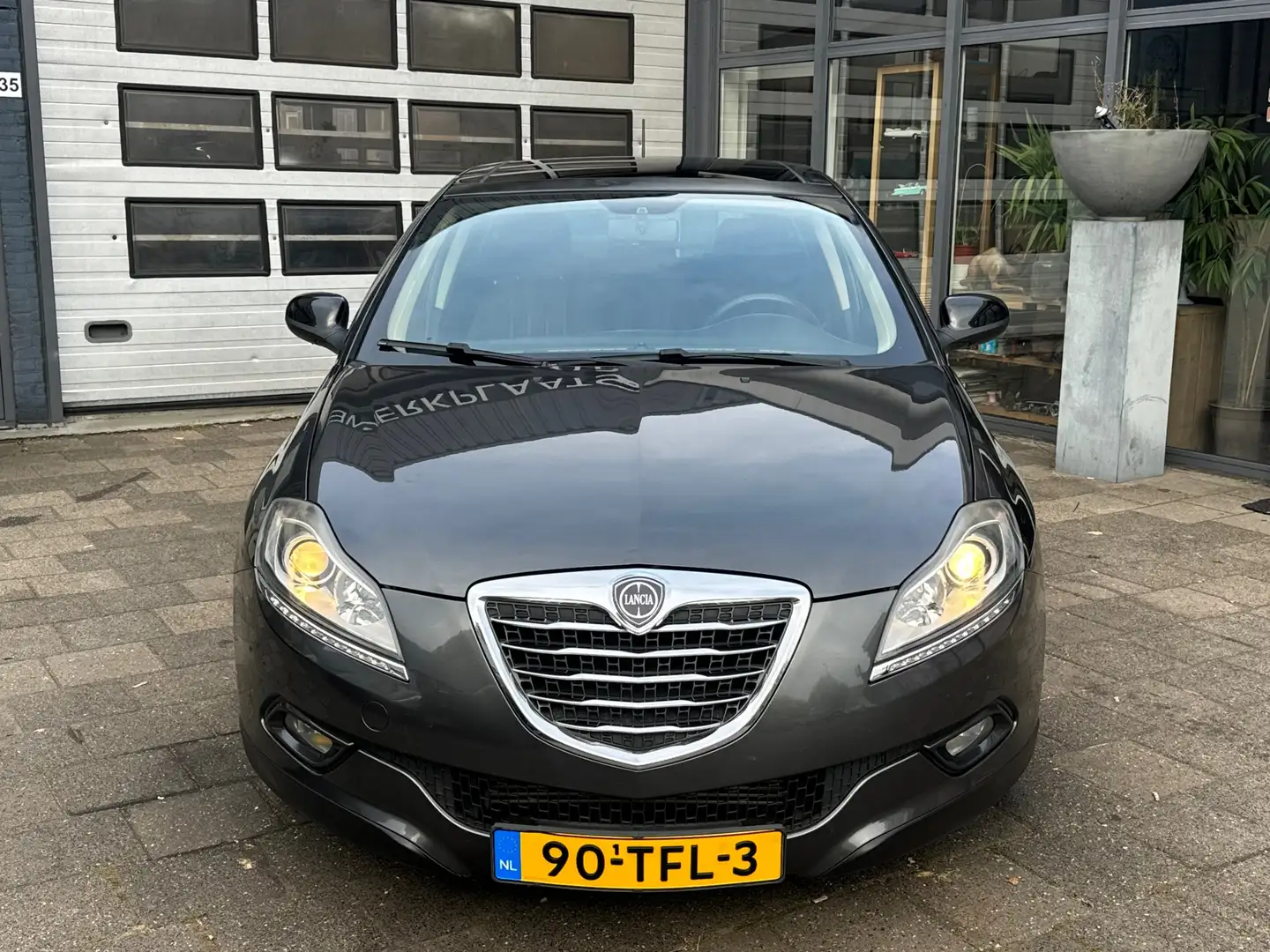 Lancia Delta 1.4 M.Air Lounge Clima | Cruise | PANO | PDC Grijs - 2