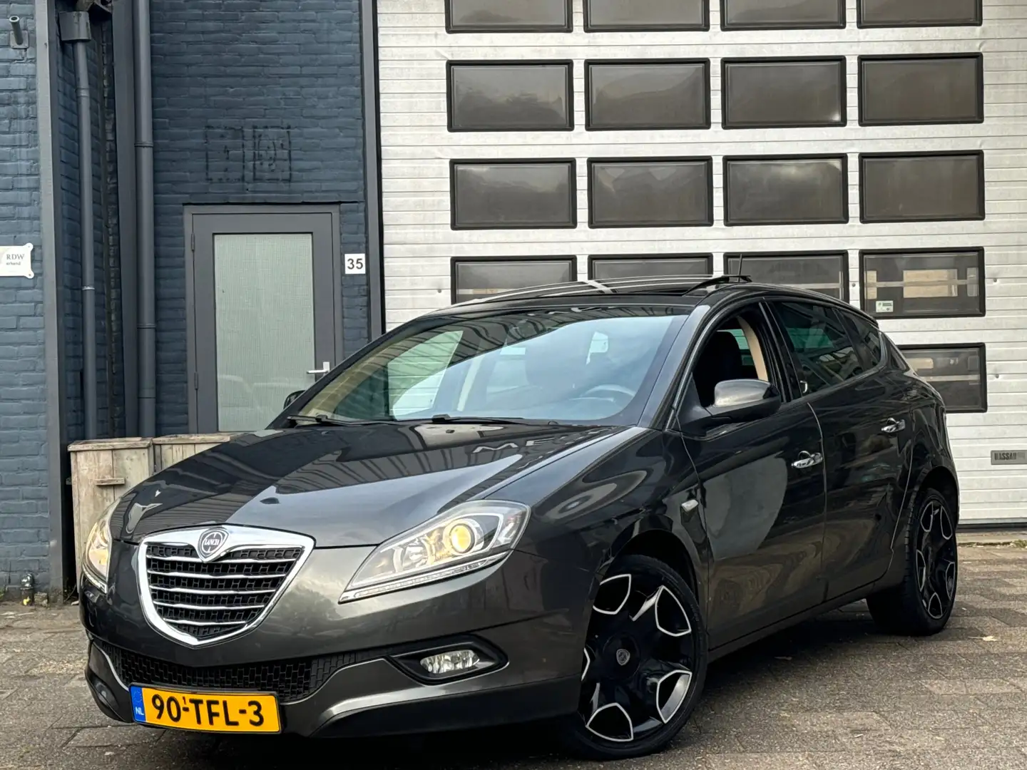 Lancia Delta 1.4 M.Air Lounge Clima | Cruise | PANO | PDC Grijs - 1