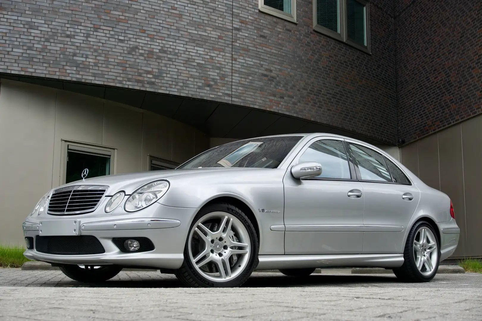 Mercedes-Benz E 55 AMG 476PS | 2. Hand | Voll. Historie | DE-auslieferung Argintiu - 1