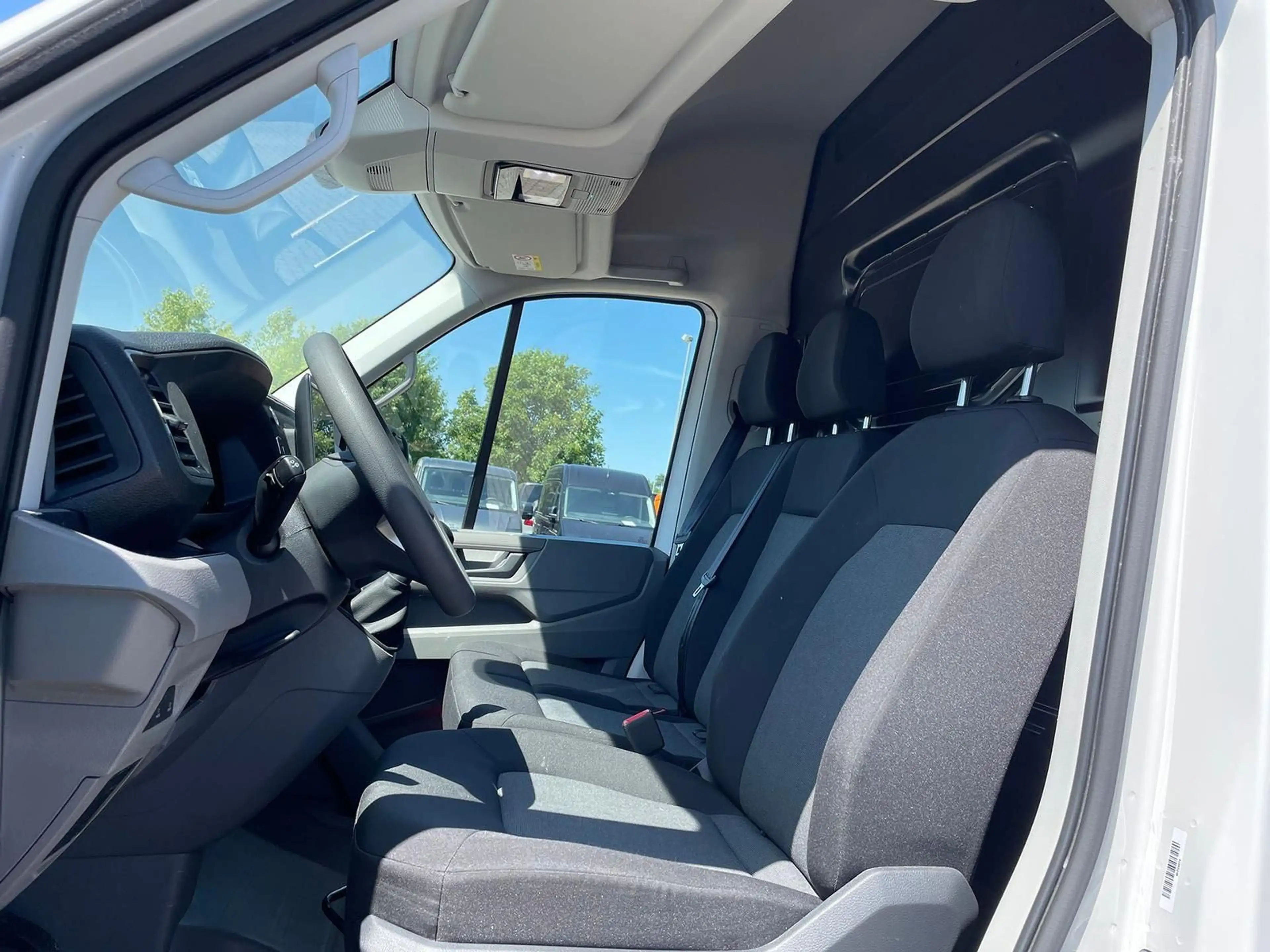 Volkswagen Crafter Kasten 35 L3H3 NAV AHK oh.Schäden 5J.Gar — photo 9