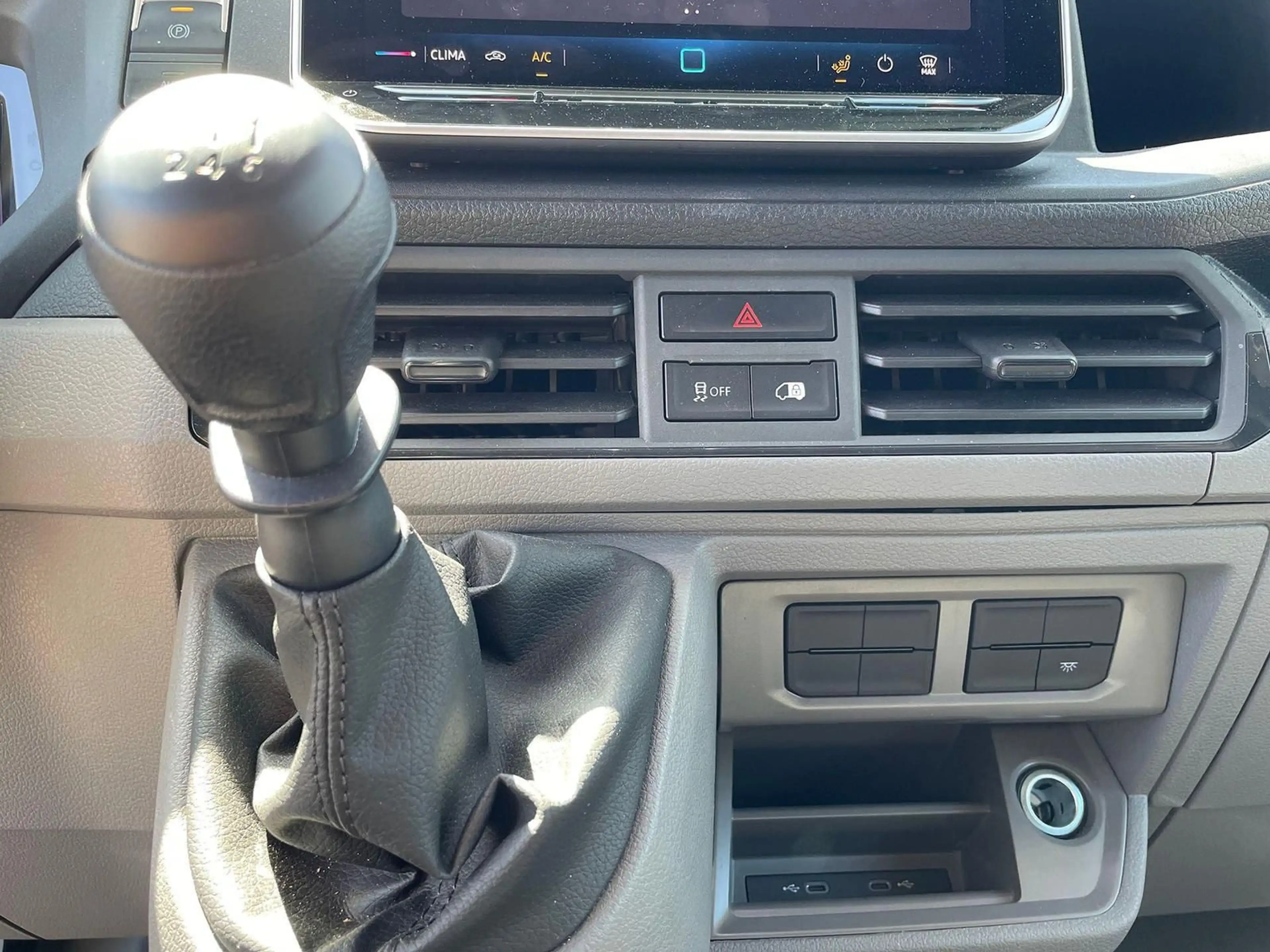 Volkswagen Crafter Kasten 35 L3H3 NAV AHK oh.Schäden 5J.Gar — photo 15