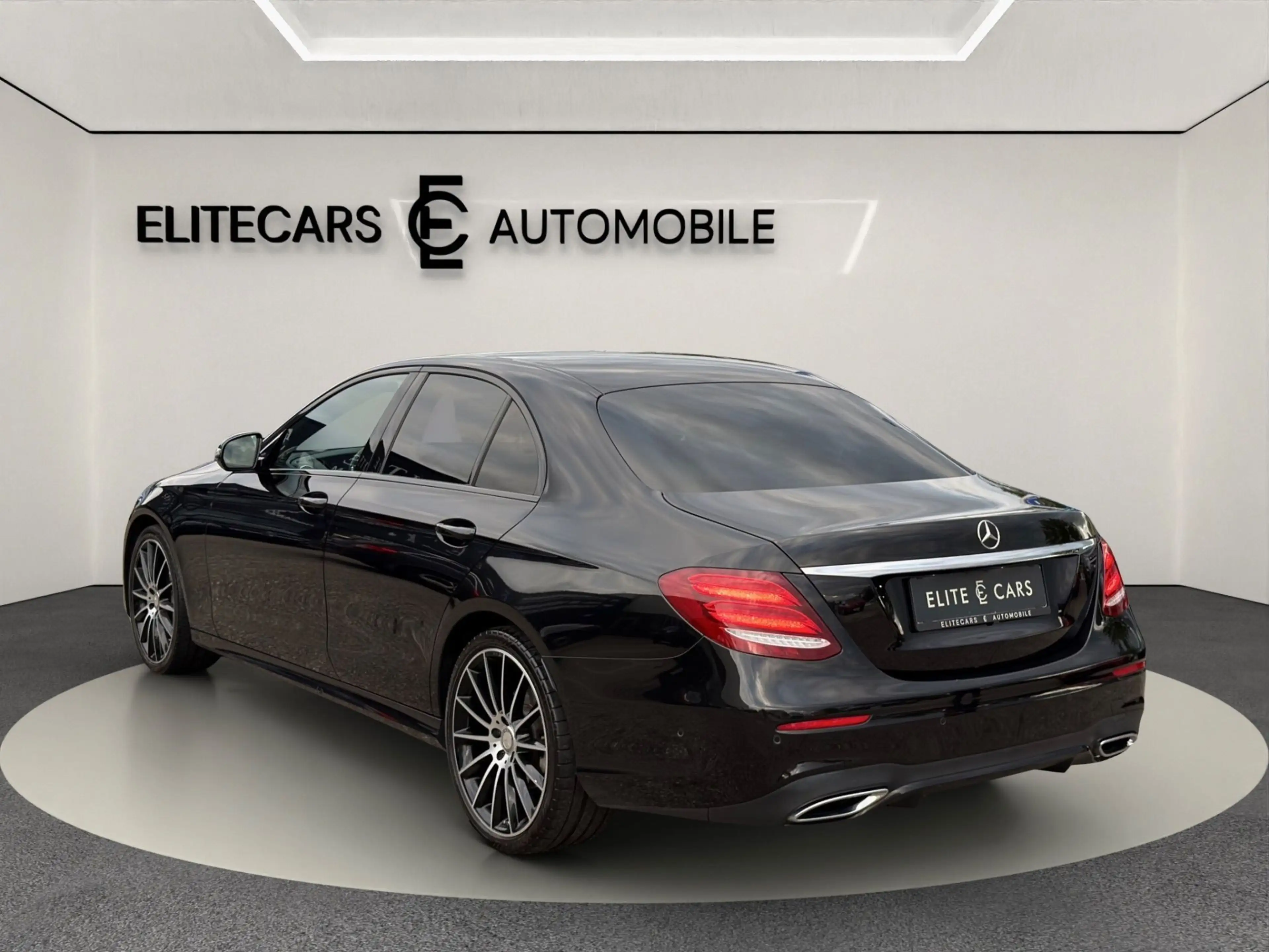 Mercedes-Benz E 220 D AMG-LINE AB WERK / PARKPILOT / SHZ / TOP — photo 6
