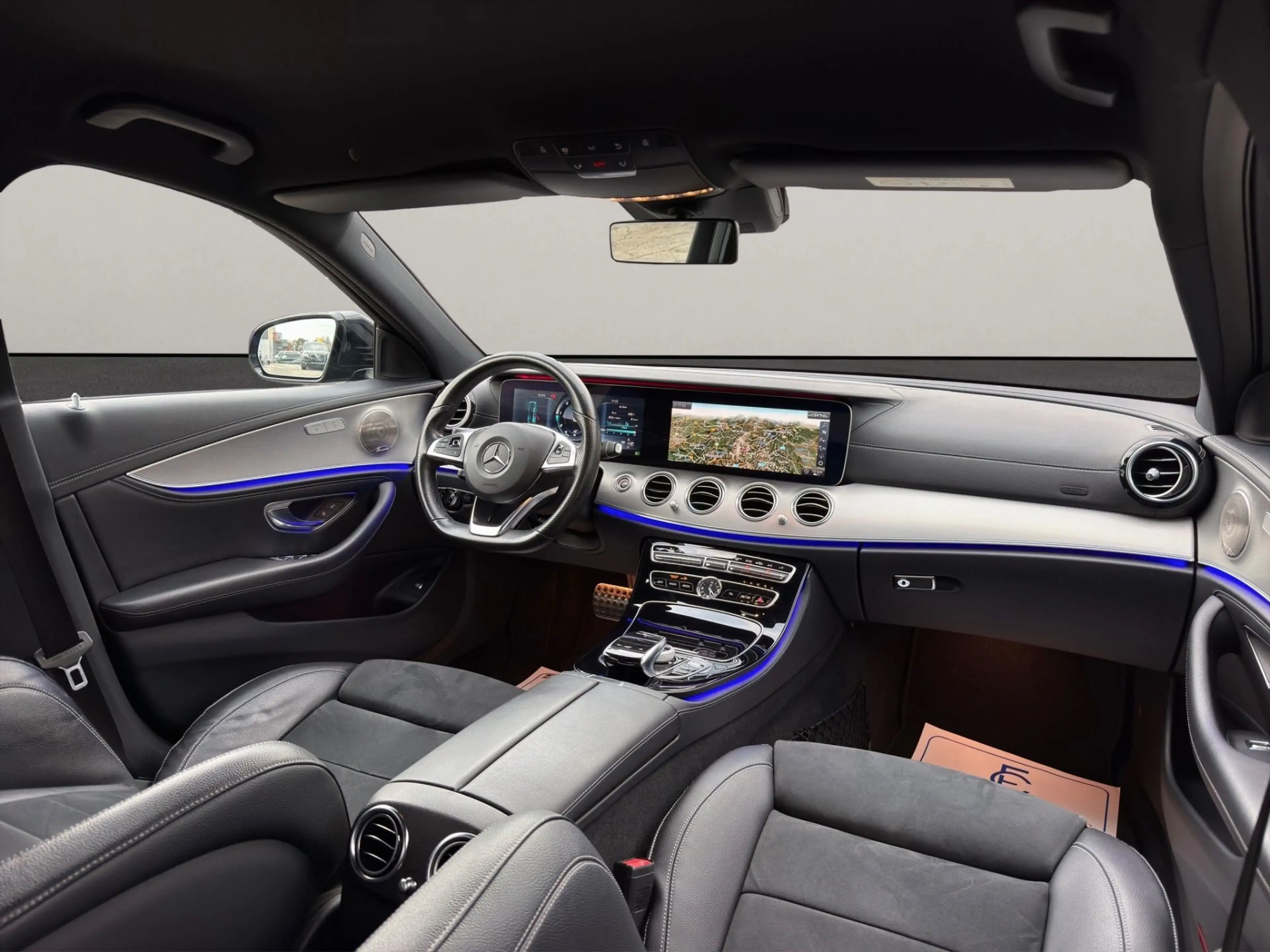 Mercedes-Benz E 220 D AMG-LINE AB WERK / PARKPILOT / SHZ / TOP — photo 12
