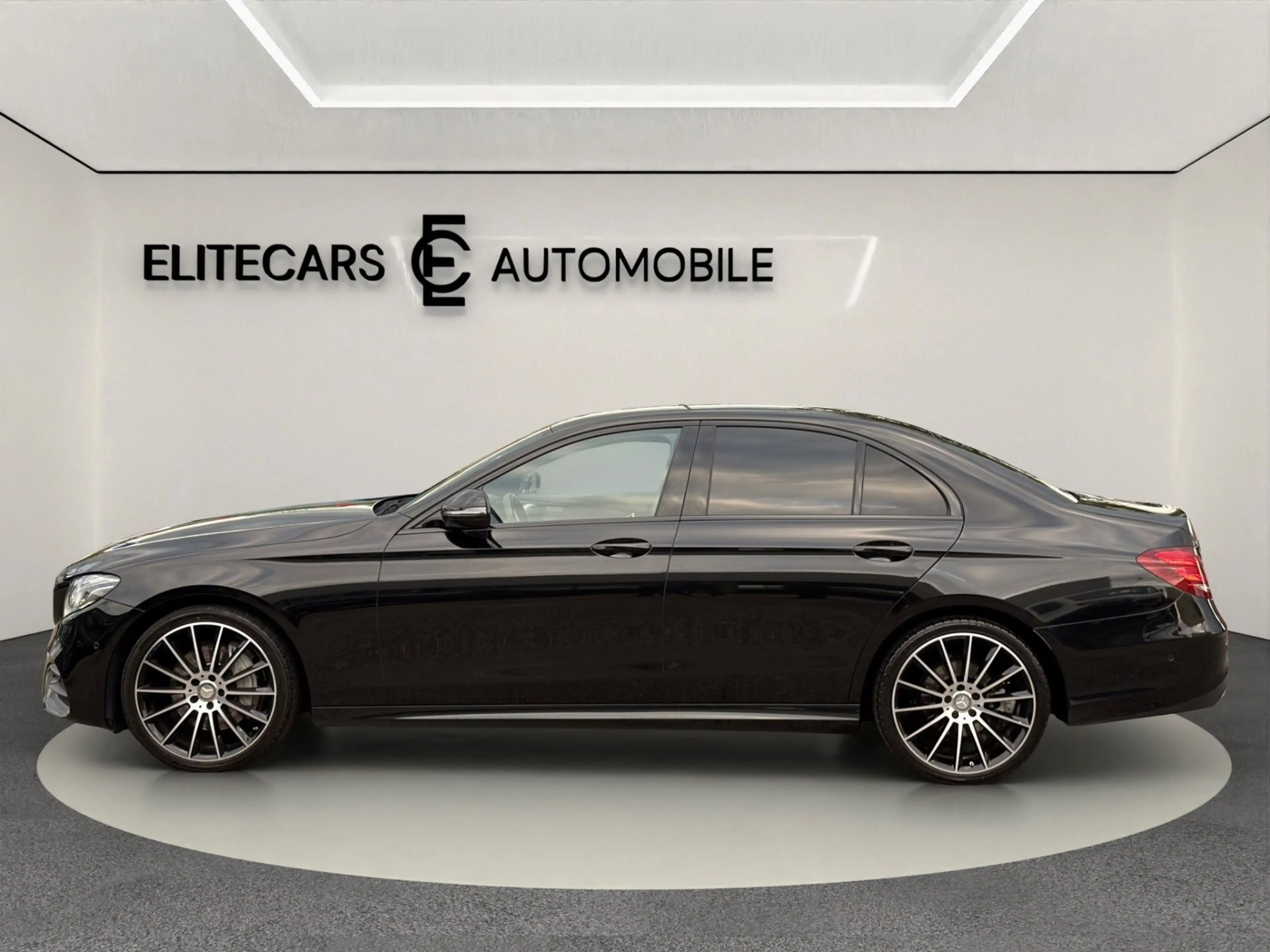 Mercedes-Benz E 220 D AMG-LINE AB WERK / PARKPILOT / SHZ / TOP — photo 7