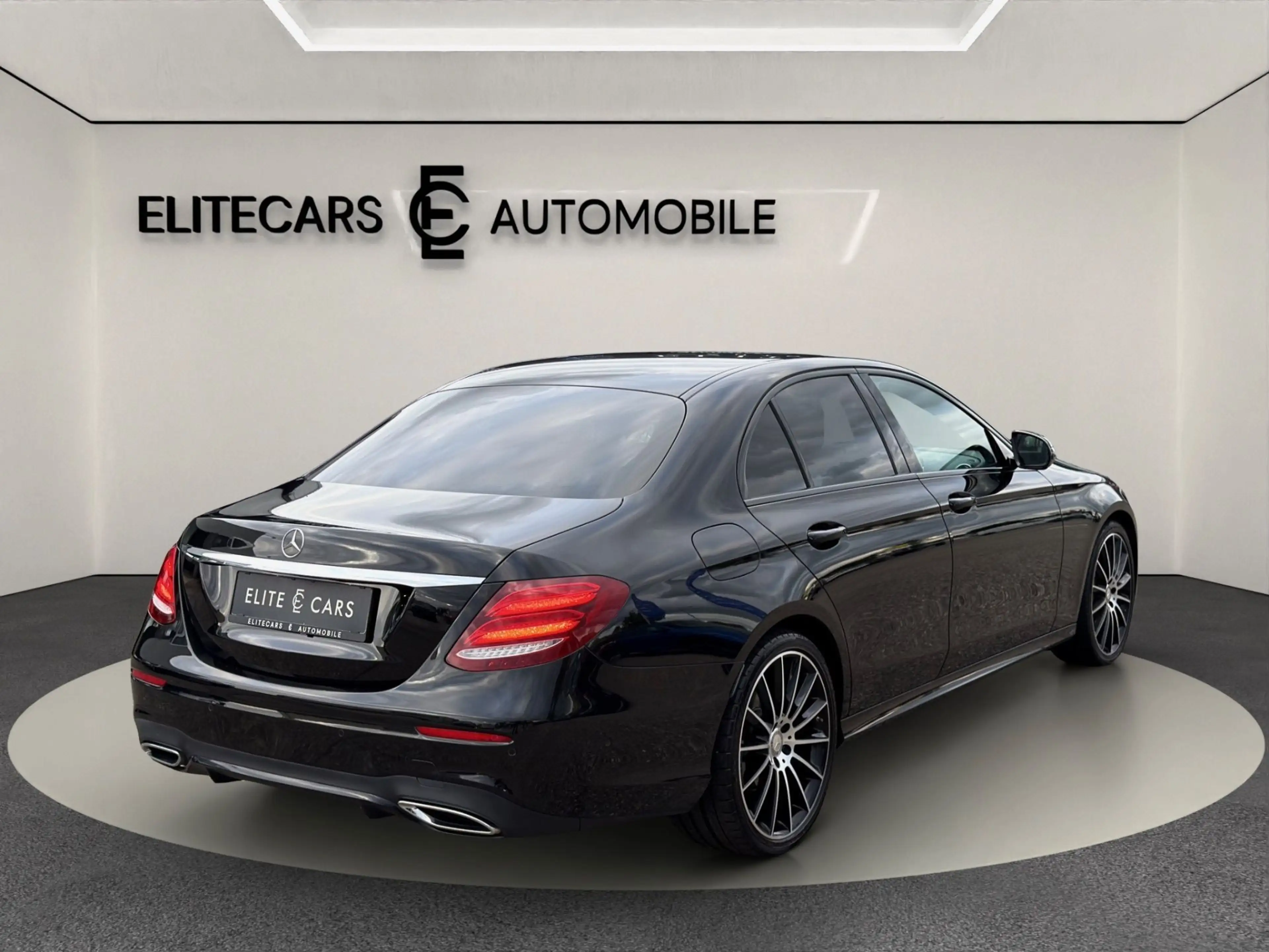 Mercedes-Benz E 220 D AMG-LINE AB WERK / PARKPILOT / SHZ / TOP — photo 4