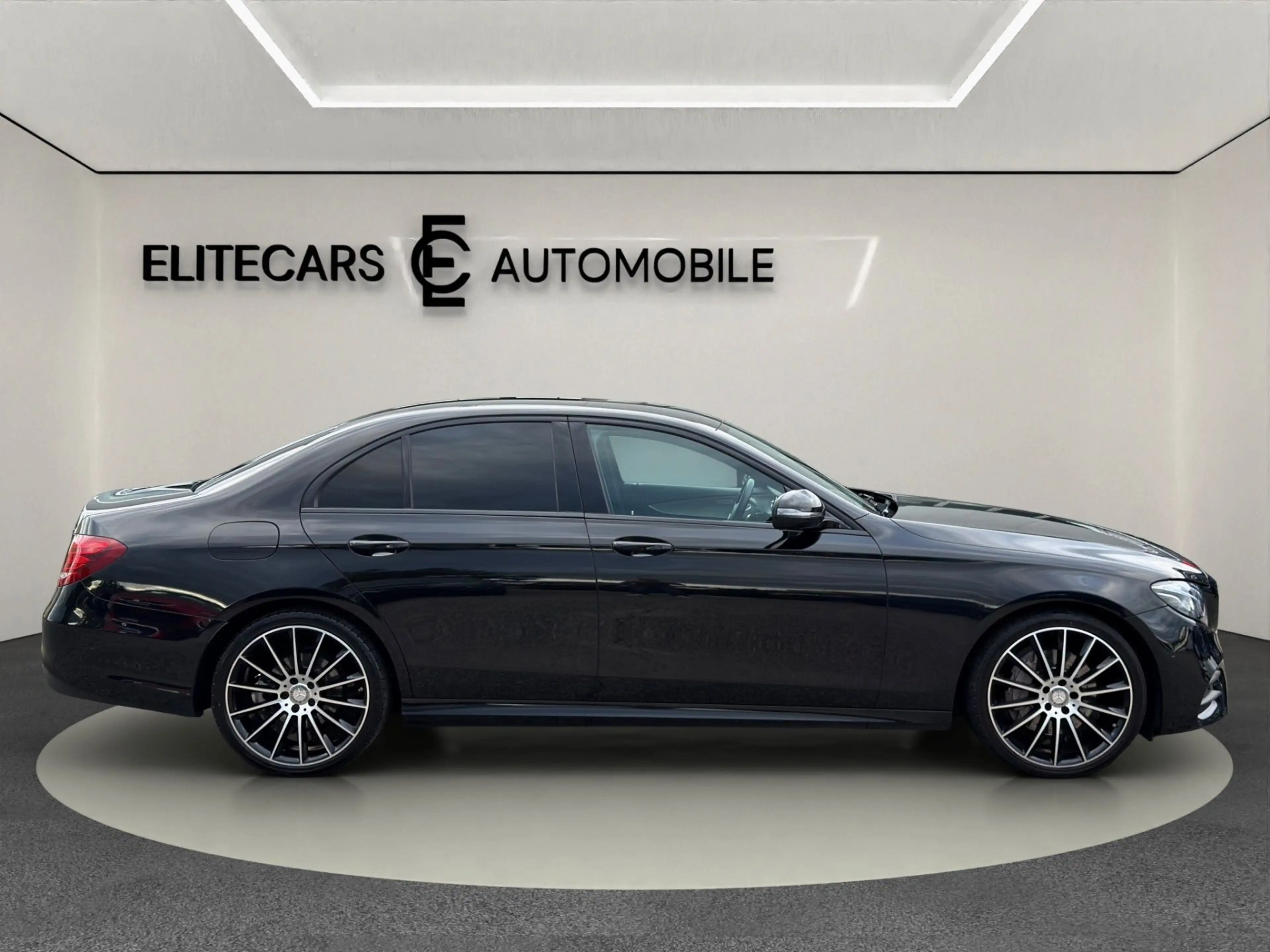 Mercedes-Benz E 220 D AMG-LINE AB WERK / PARKPILOT / SHZ / TOP — photo 3