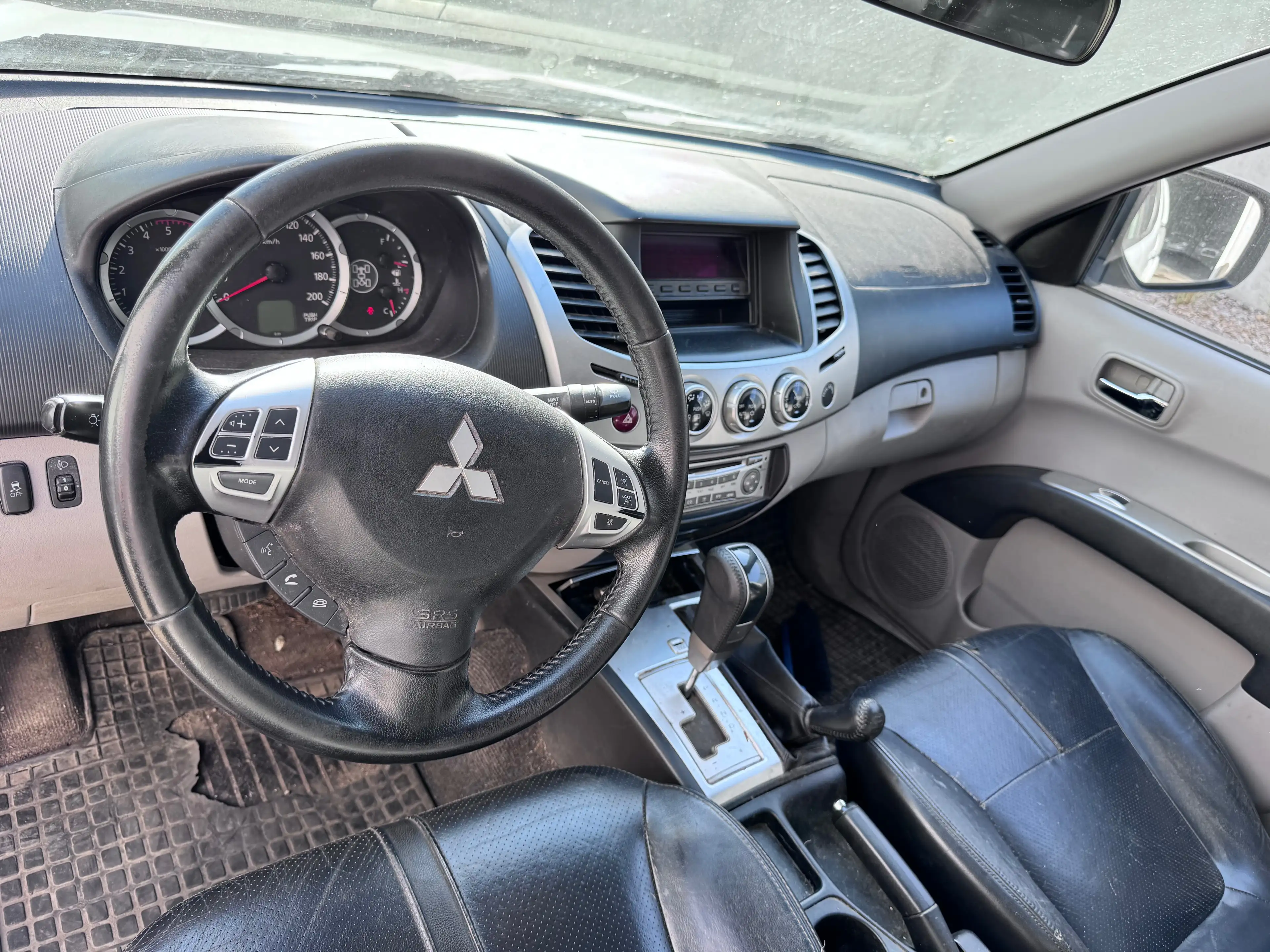 Mitsubishi L200 — photo 6