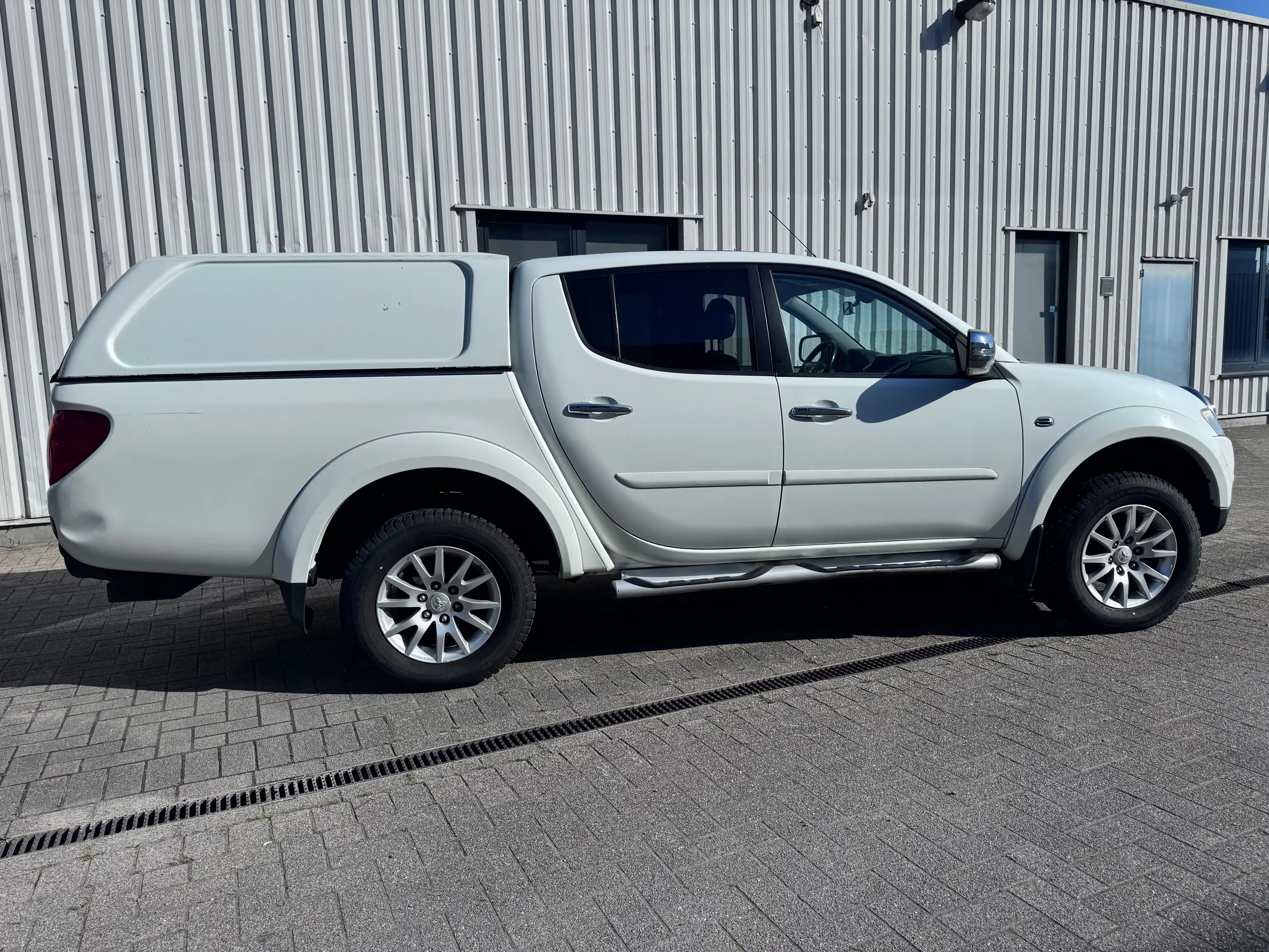 Mitsubishi L200 — photo 10