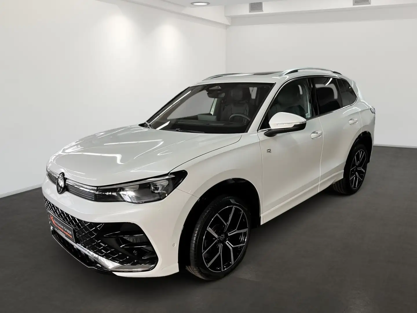 Volkswagen Tiguan 2.0 TDI RLine 4Motion DSG AHK Navi SH Weiß - 2