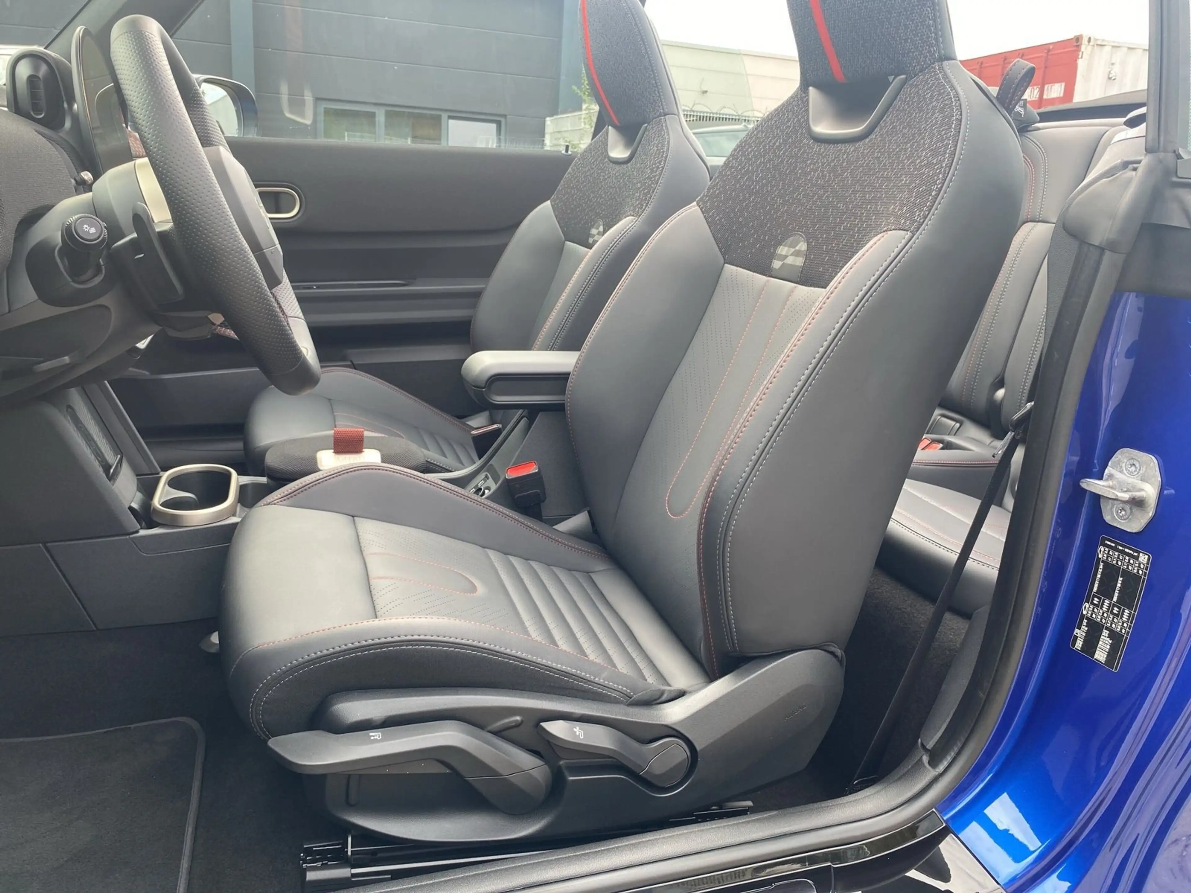 MINI Cooper C Cabrio Cooper C JCW Trim HUD HK HiFi Paket M Kamera Navi — photo 9