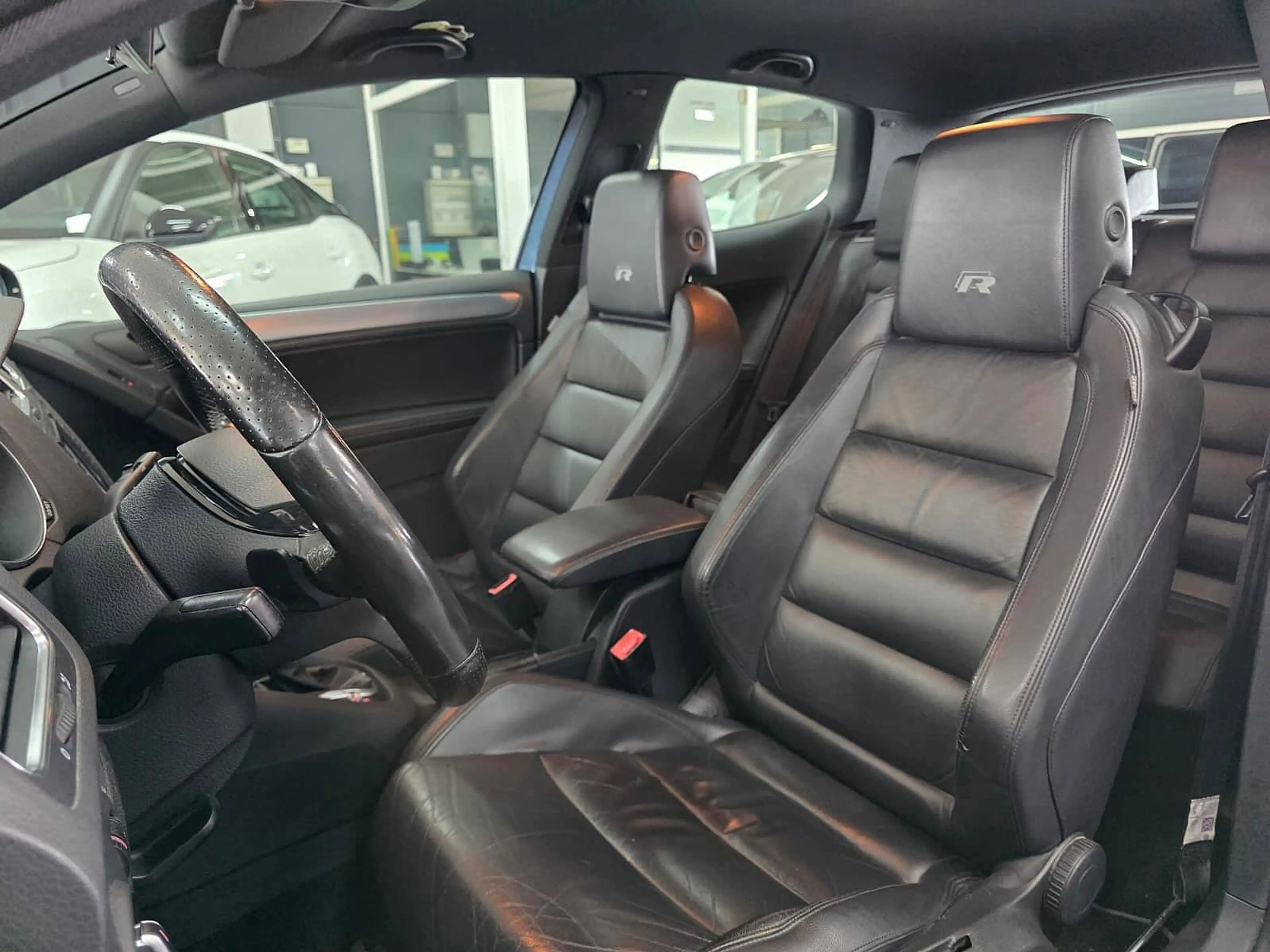 Volkswagen Golf R 2.0 TSI 4motion DSG6 / BI-XENON / NAVI / PDC / CLIMTRONIC / UNIQUE ! — photo 9