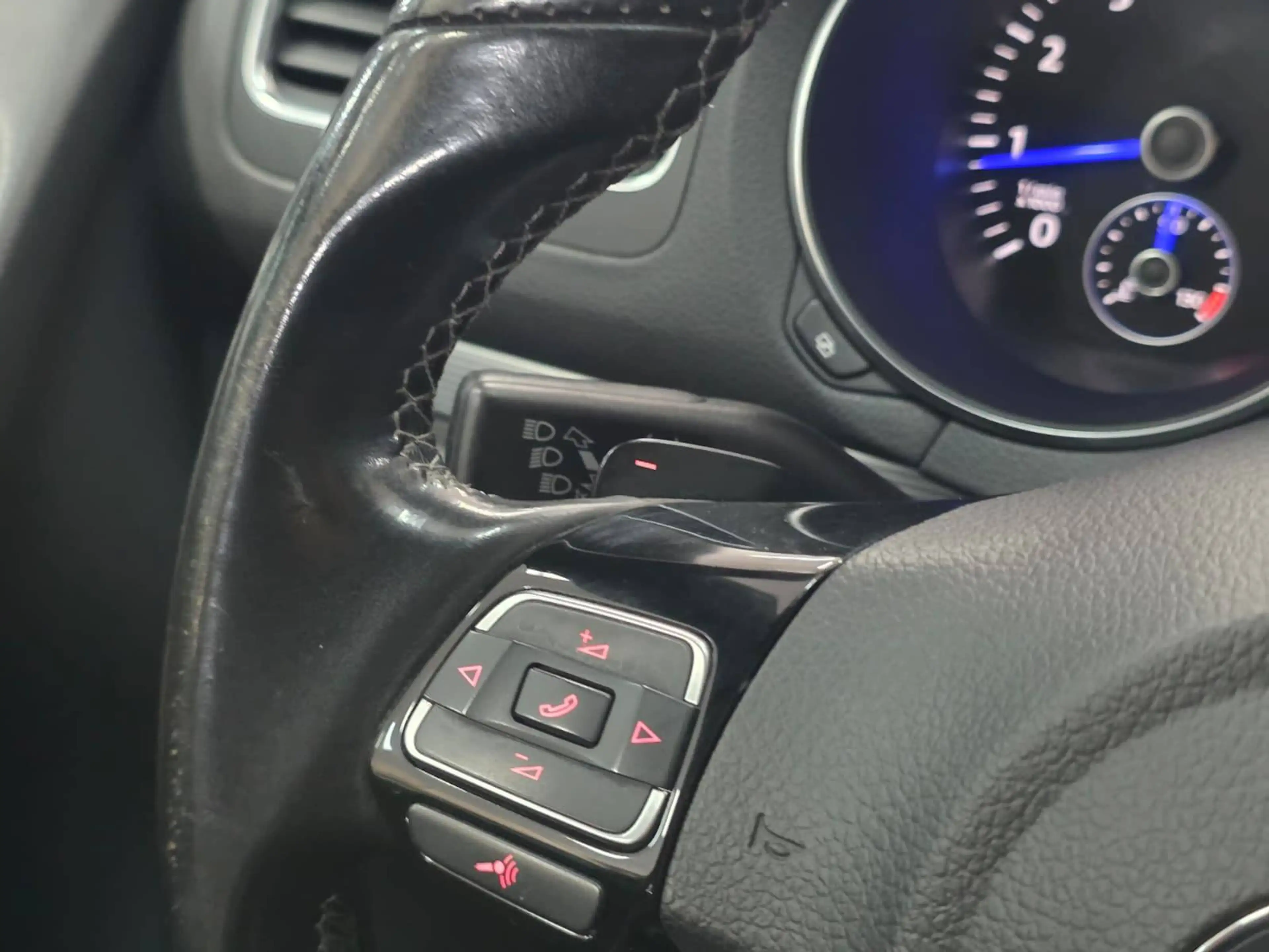 Volkswagen Golf R 2.0 TSI 4motion DSG6 / BI-XENON / NAVI / PDC / CLIMTRONIC / UNIQUE ! — photo 15