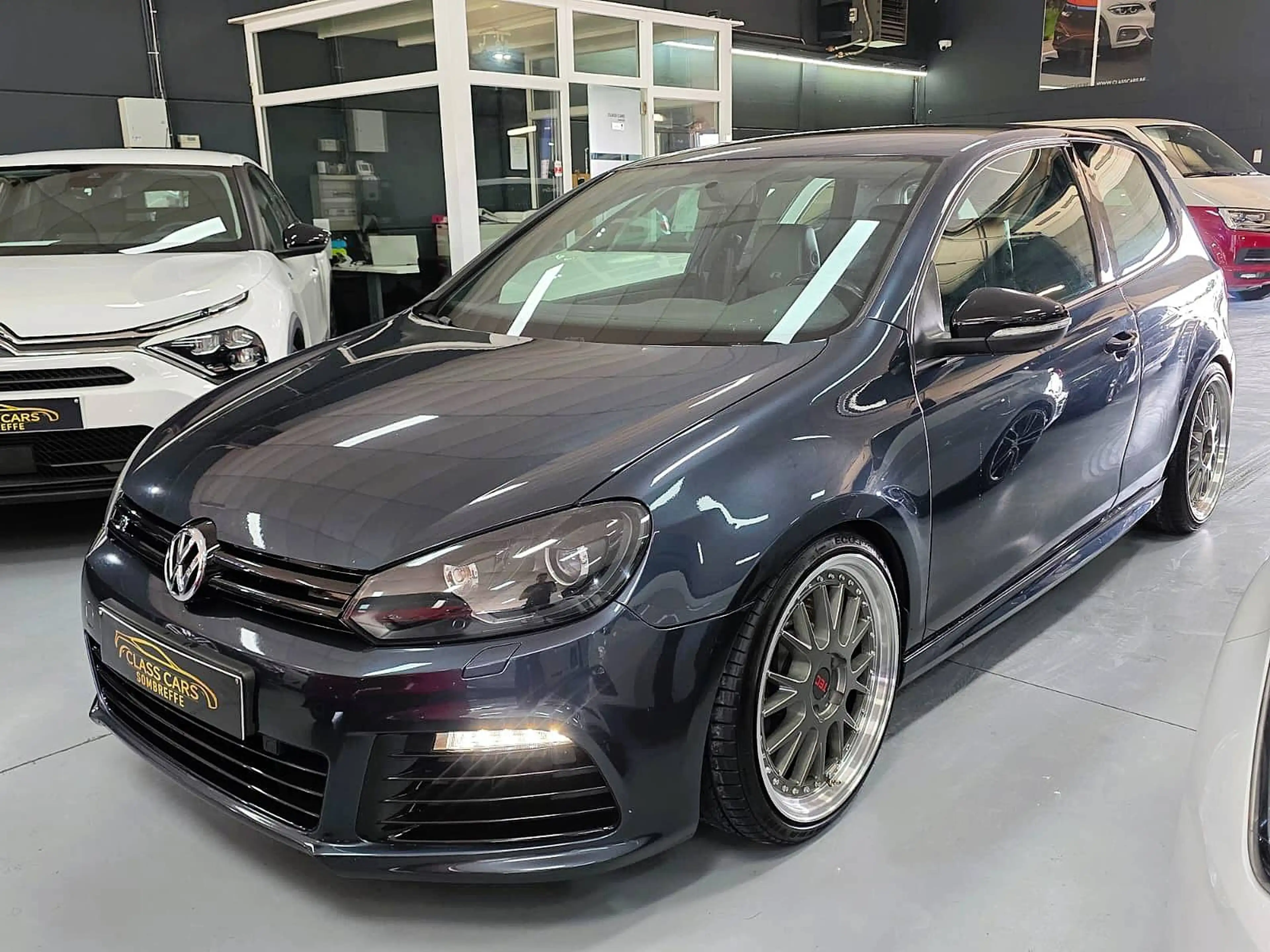 Volkswagen Golf R 2.0 TSI 4motion DSG6 / BI-XENON / NAVI / PDC / CLIMTRONIC / UNIQUE !