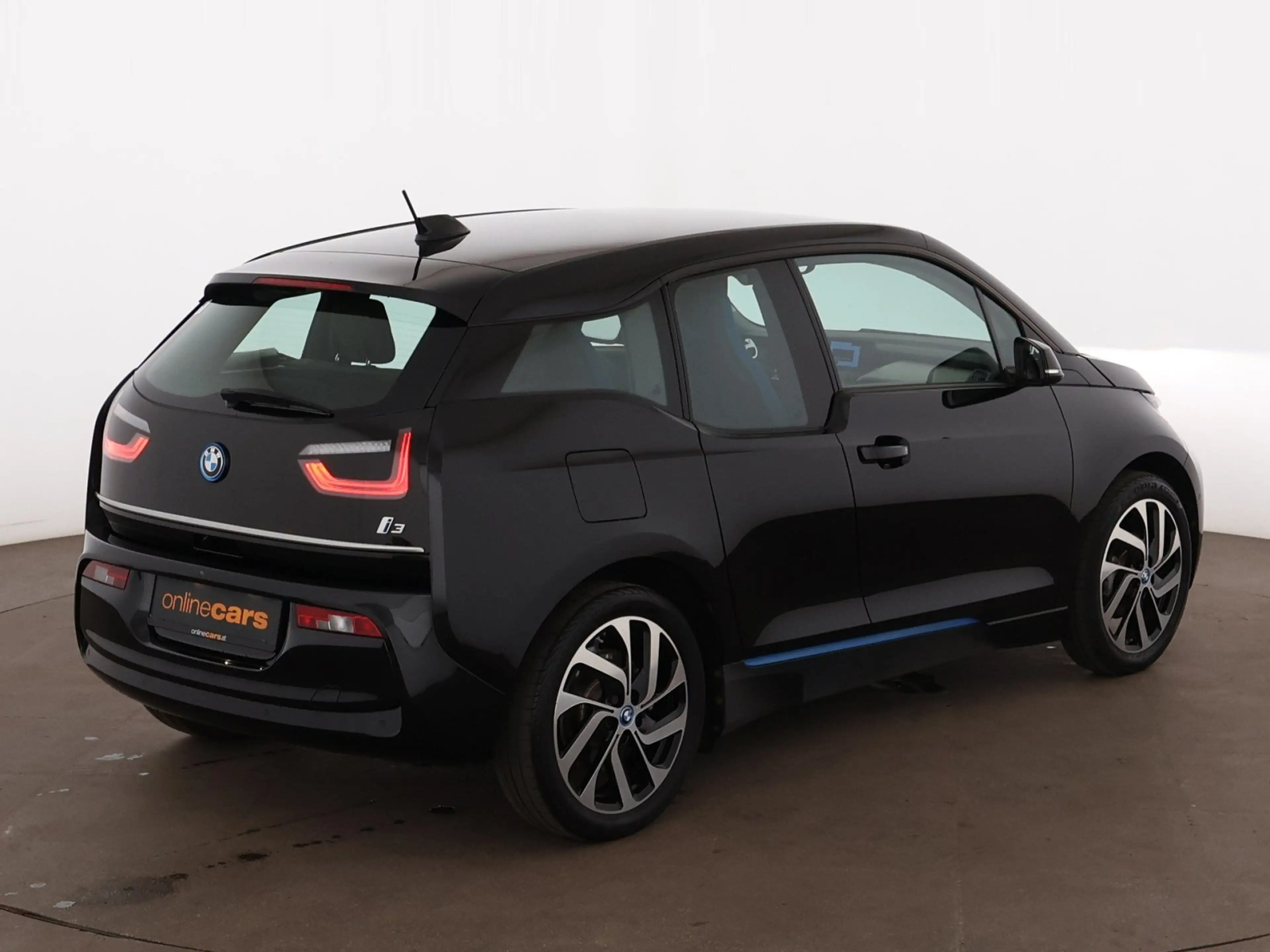 BMW i3 42kWh Aut LED WAERMEPUMPE NAVI SITZHZG R-CAM — photo 8