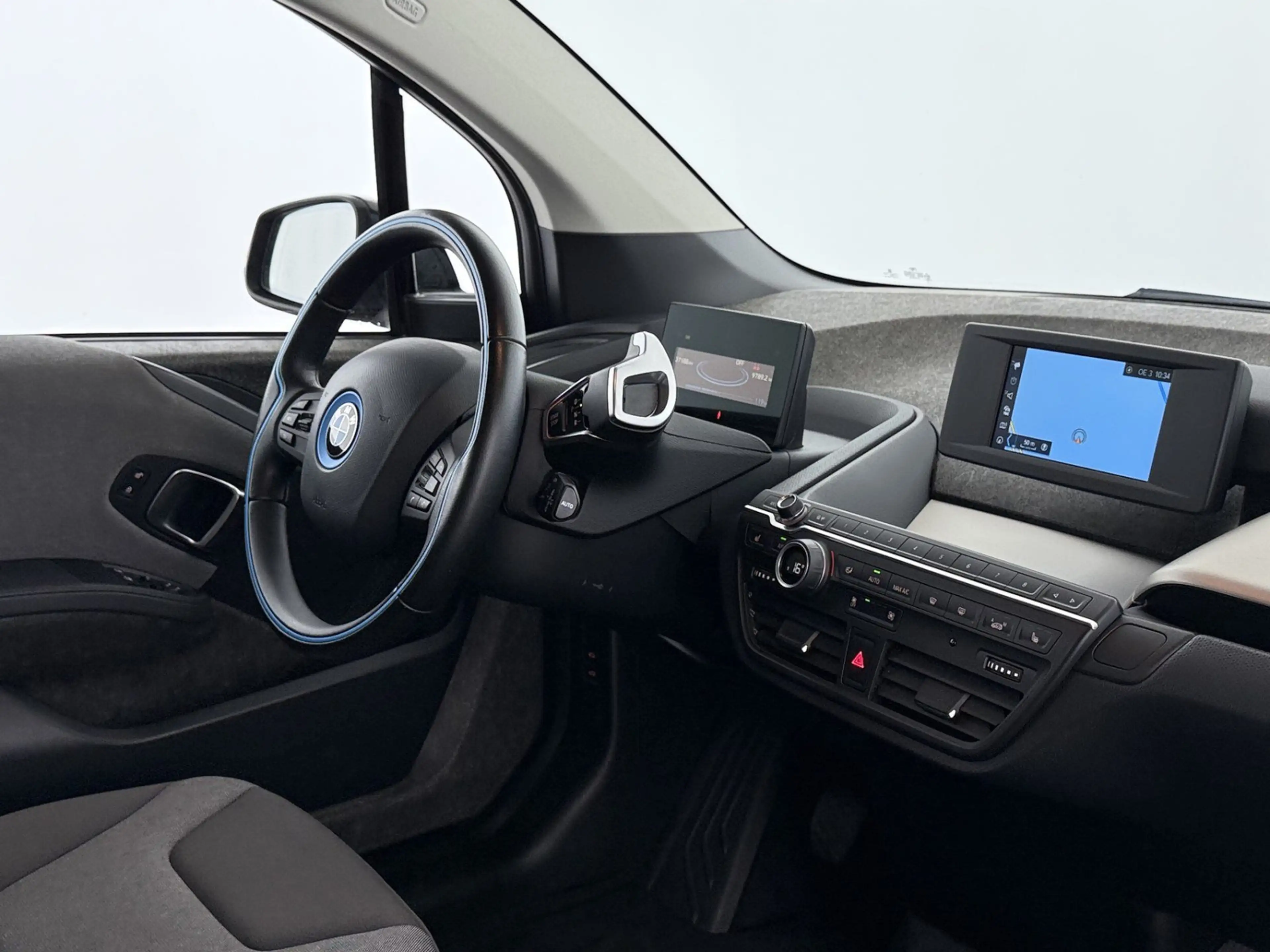 BMW i3 42kWh Aut LED WAERMEPUMPE NAVI SITZHZG R-CAM — photo 13