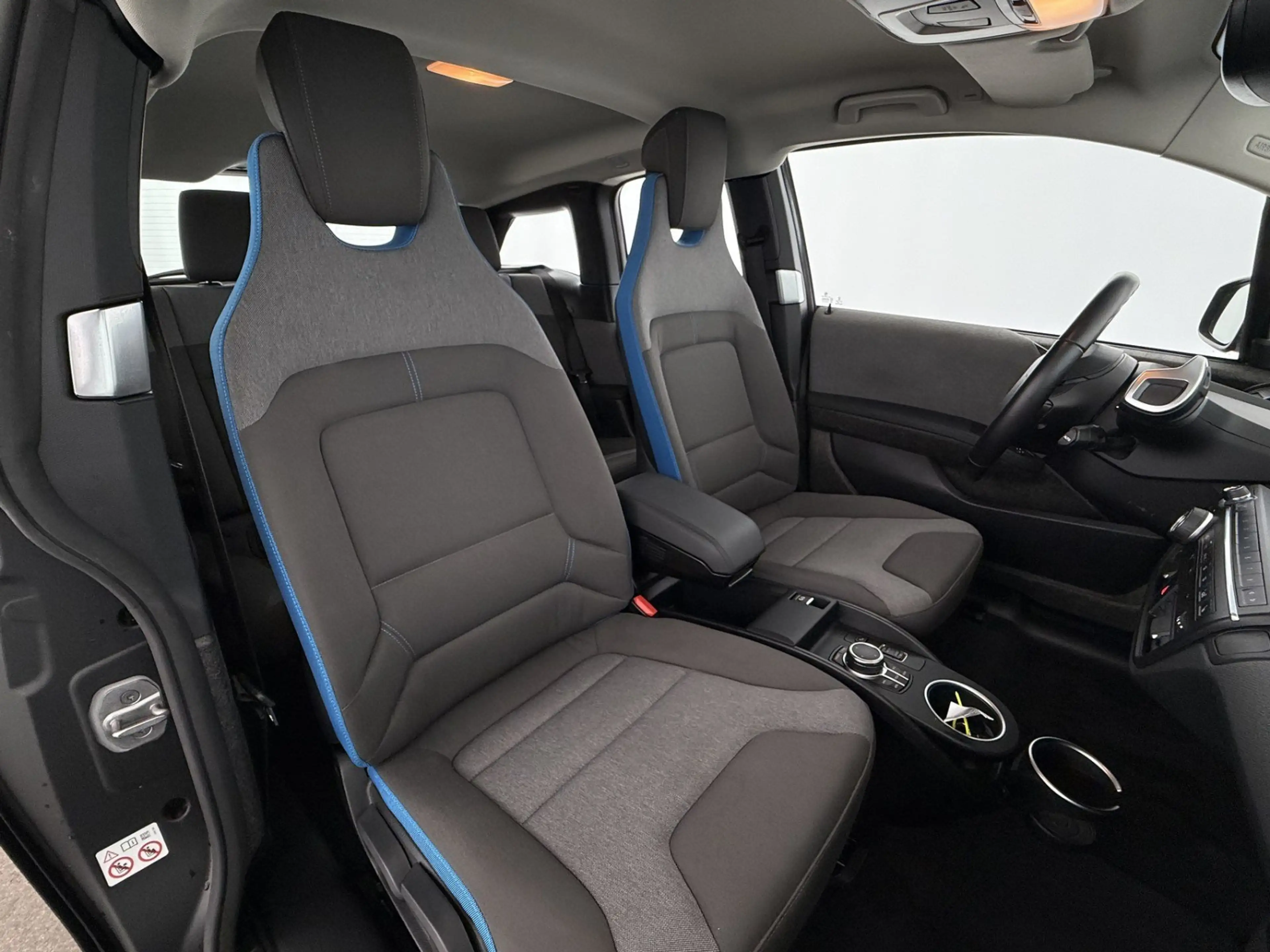 BMW i3 42kWh Aut LED WAERMEPUMPE NAVI SITZHZG R-CAM — photo 14